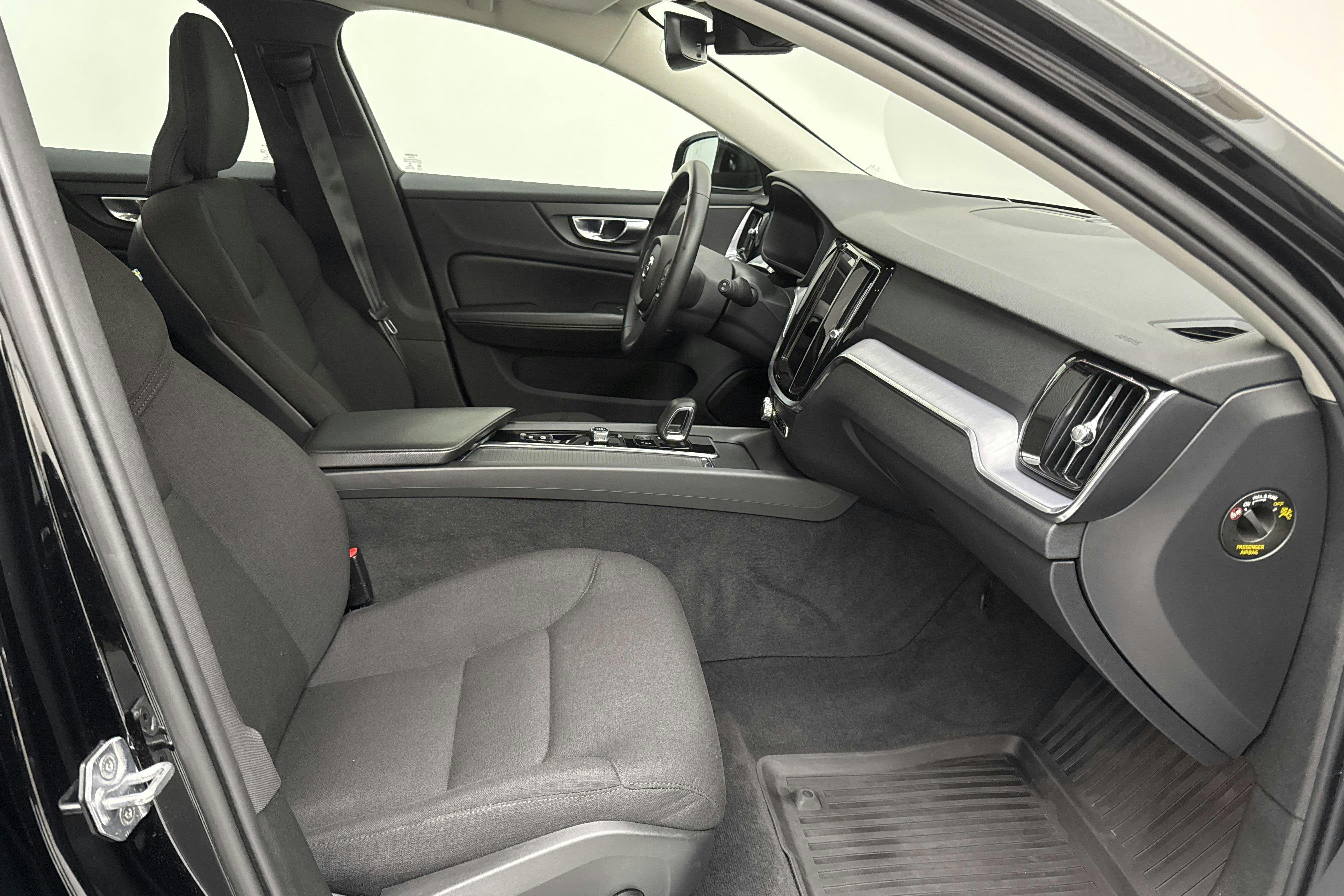 Volvo V60 B4 Mildhybrid, Diesel (197hk) - 6 992 mil - Automat - svart - 2022