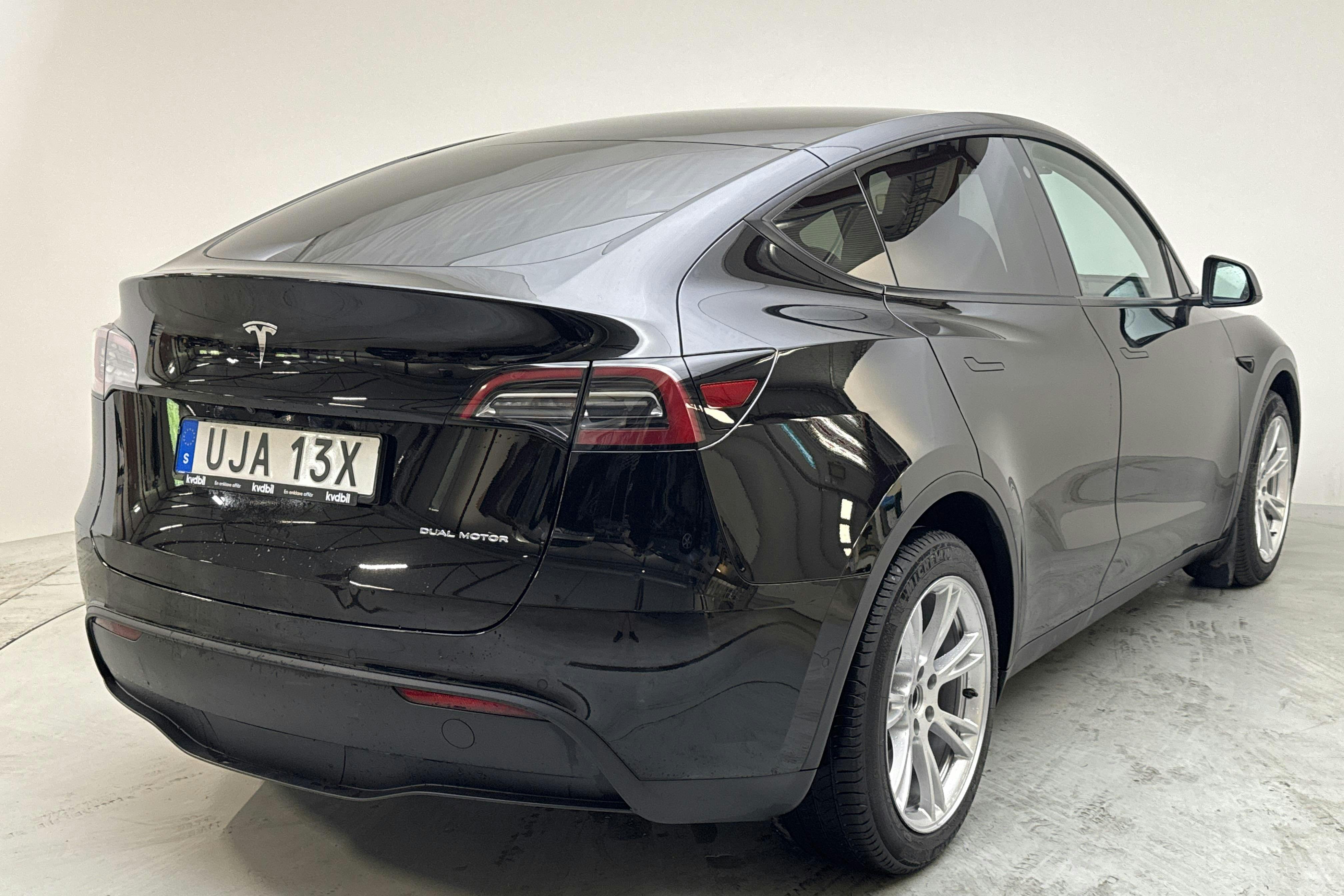 Tesla Model Y Long Range Dual Motor AWD - 11 708 mil - Automat - svart - 2023