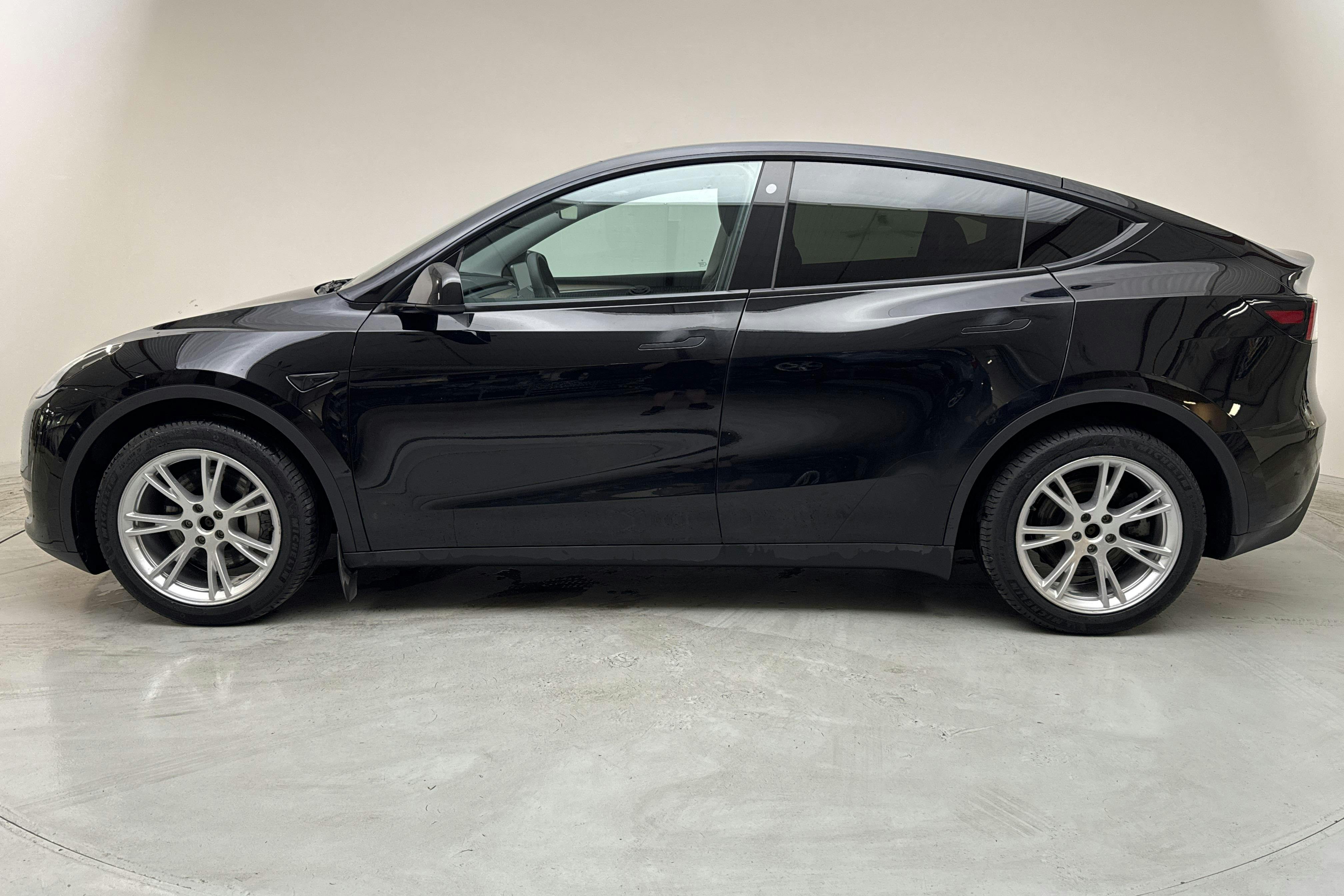 Tesla Model Y Long Range Dual Motor AWD - 11 708 mil - Automat - svart - 2023