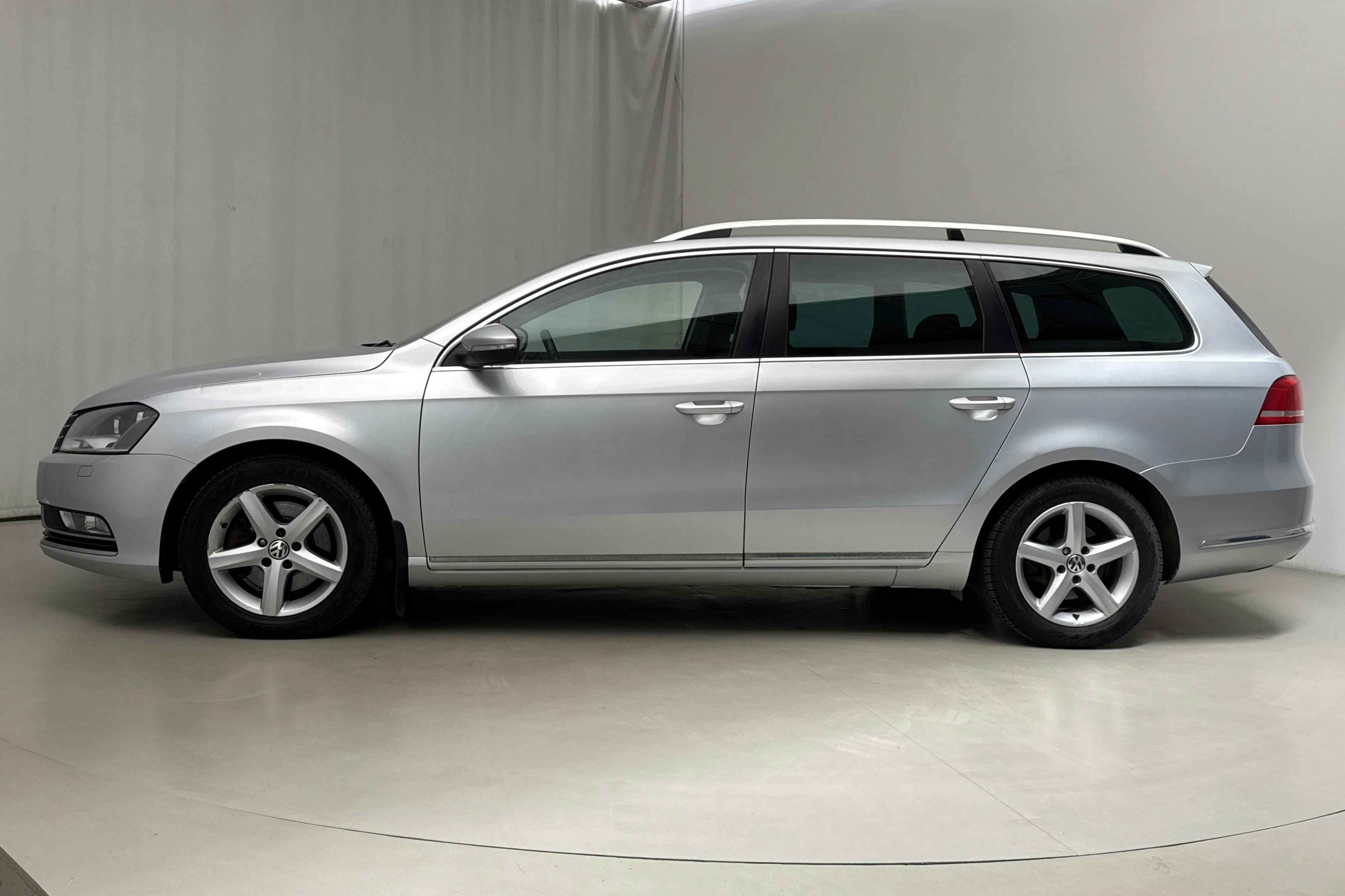 VW Passat 2.0 TDI BlueMotion Technology Variant (140hk) - 25 926 mil - Manuell - silver - 2014