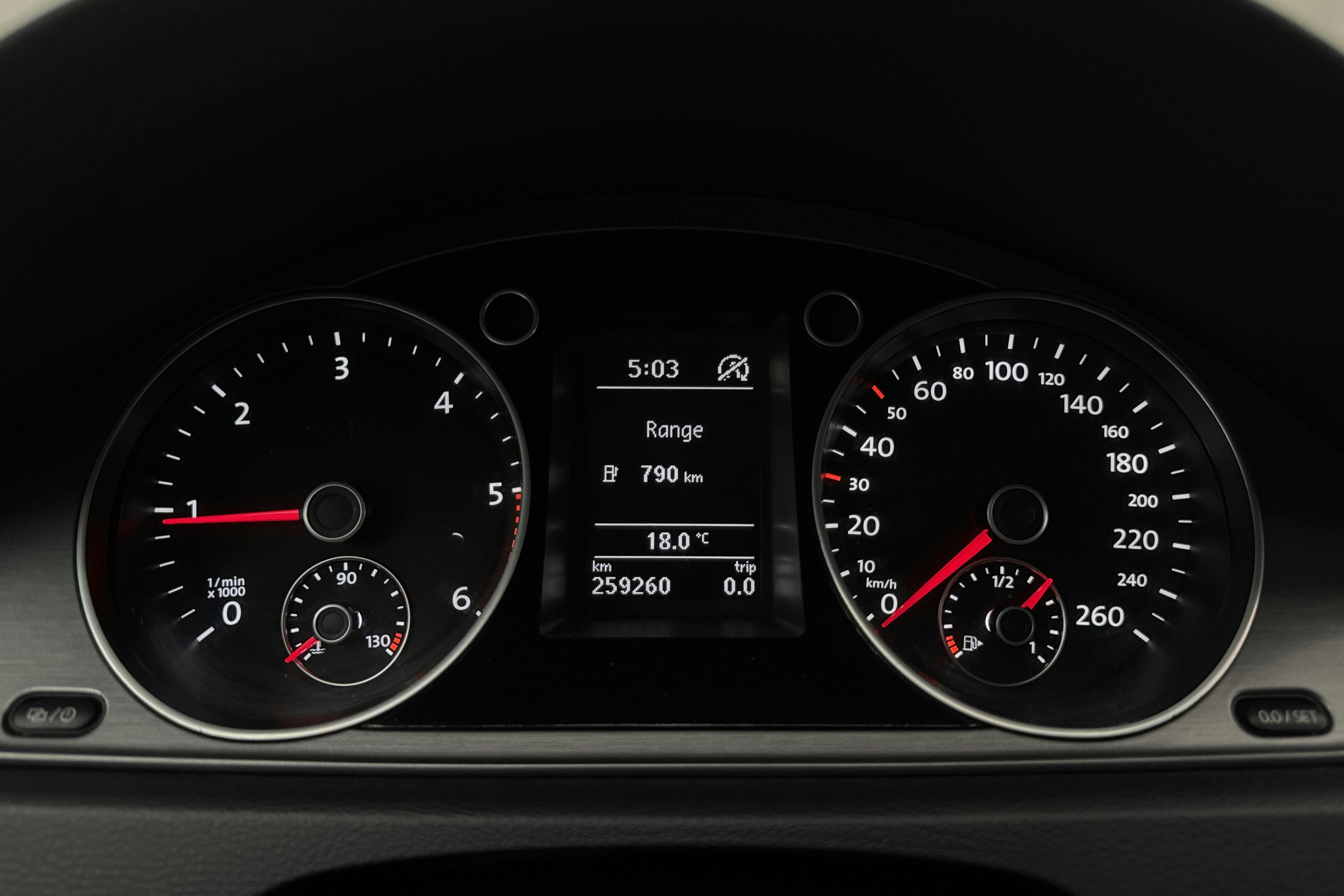 VW Passat 2.0 TDI BlueMotion Technology Variant (140hk) - 25 926 mil - Manuell - silver - 2014