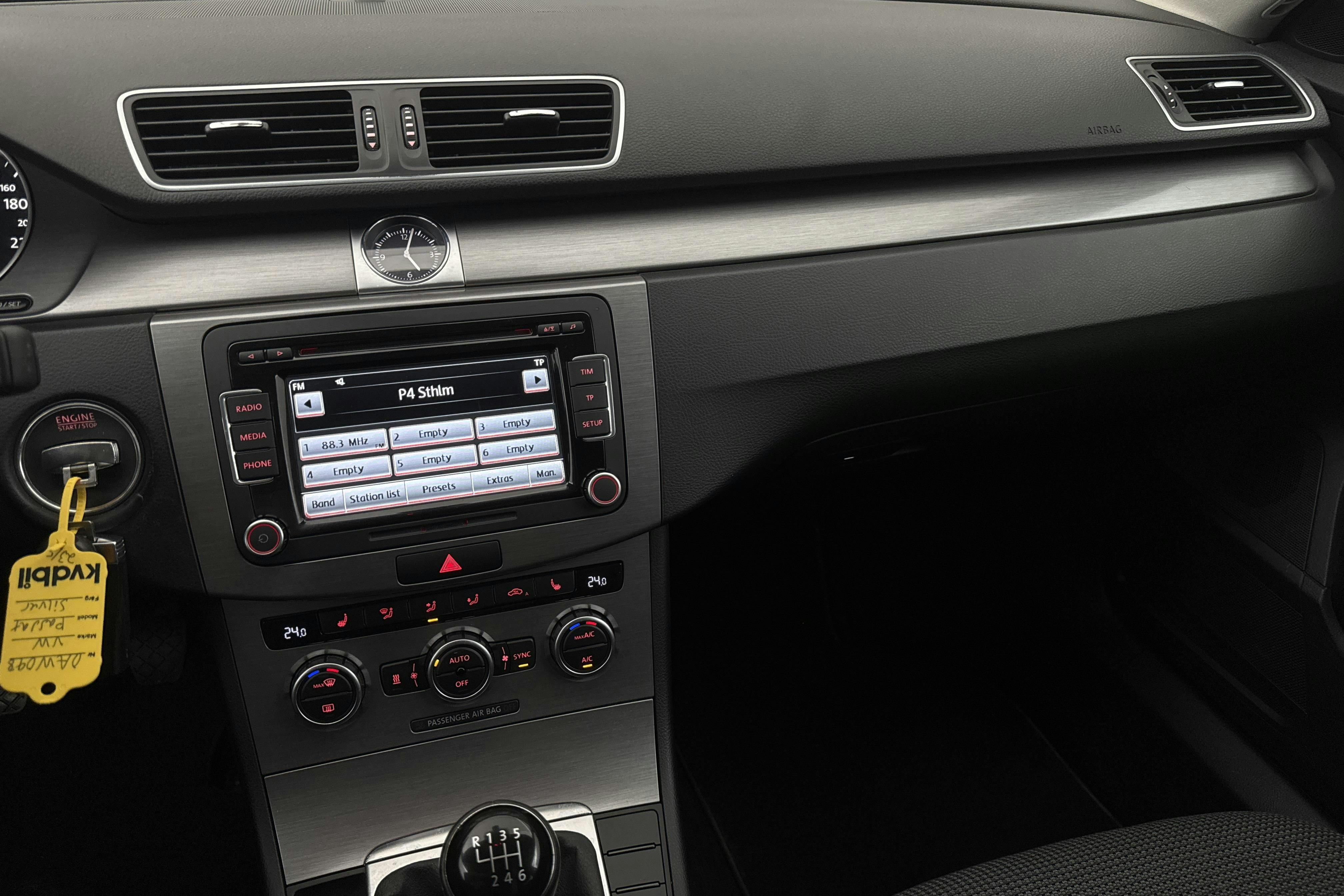 VW Passat 2.0 TDI BlueMotion Technology Variant (140hk) - 25 926 mil - Manuell - silver - 2014