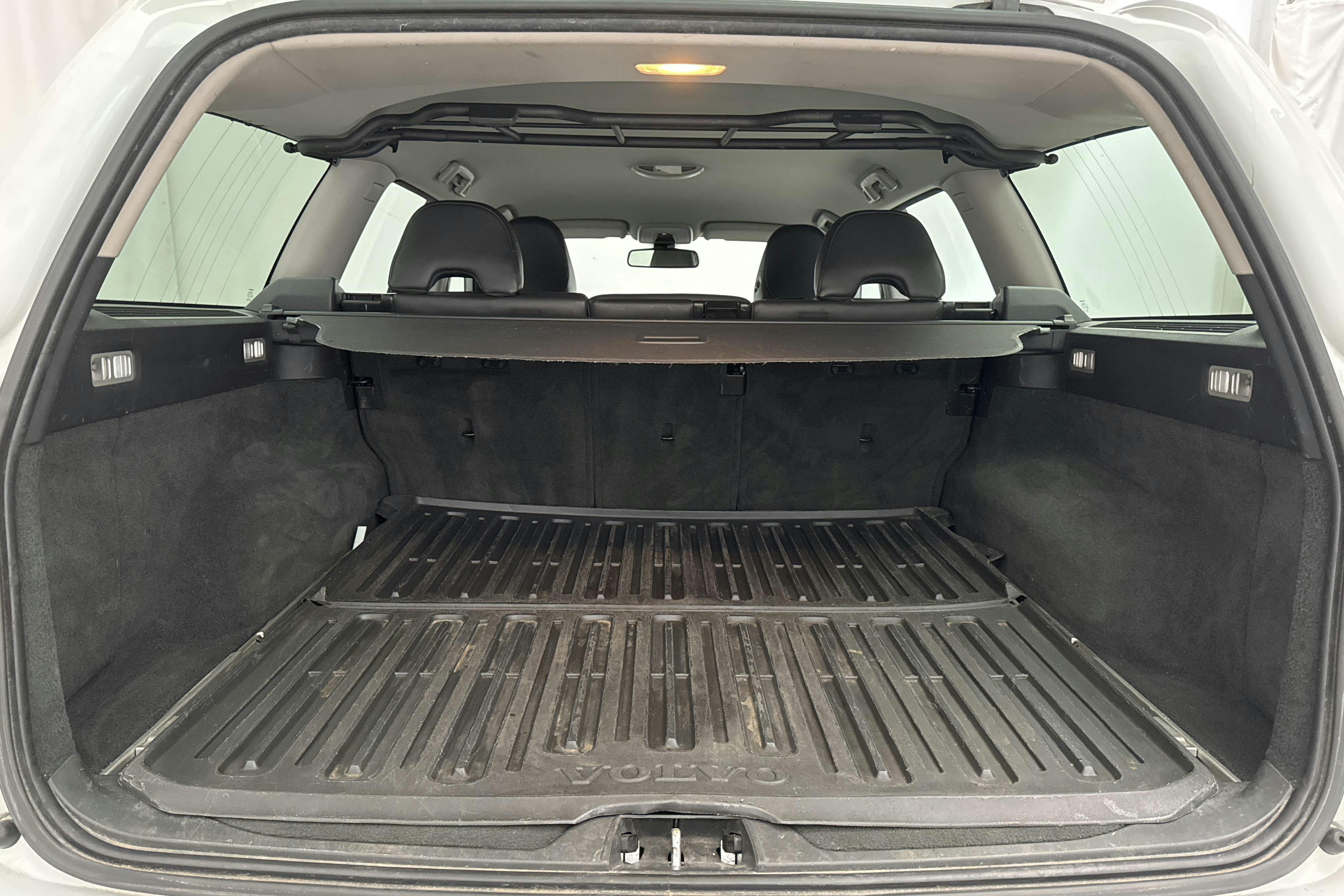 Volvo V70 II 2.0F (145hk) - 21 615 mil - Automat - vit - 2010