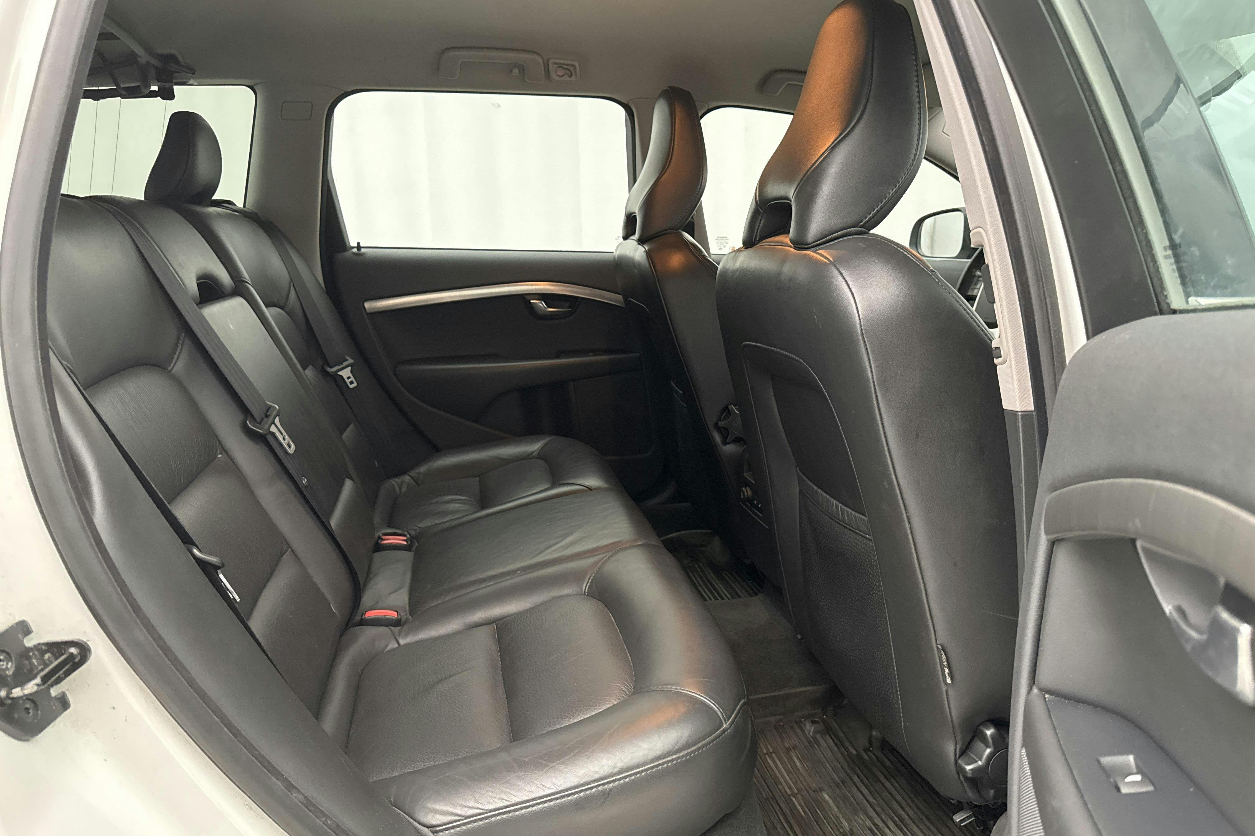 Volvo V70 II 2.0F (145hk) - 21 615 mil - Automat - vit - 2010