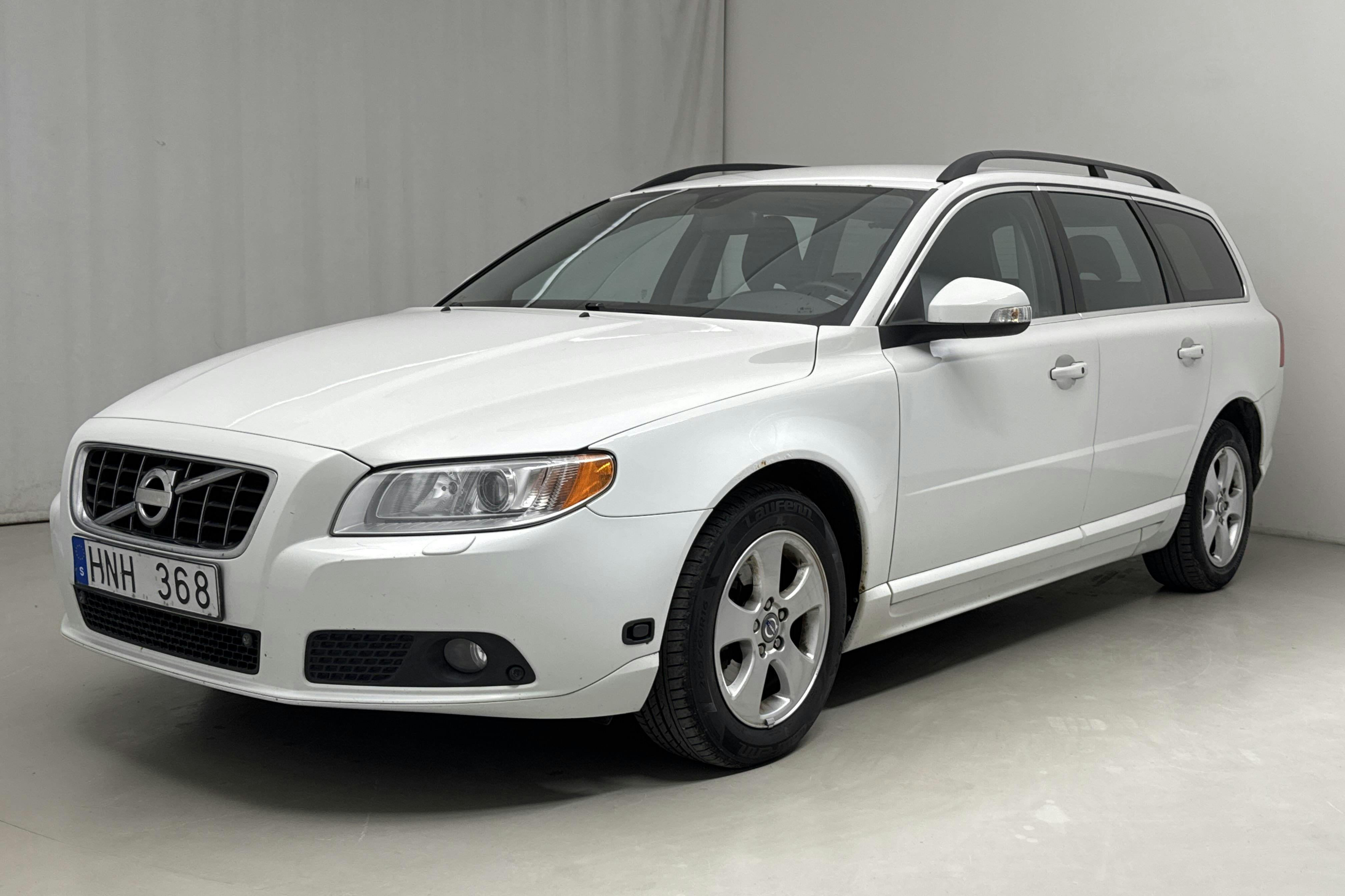 Volvo V70 II 2.0F (145hk) - 21 615 mil - Automat - vit - 2010