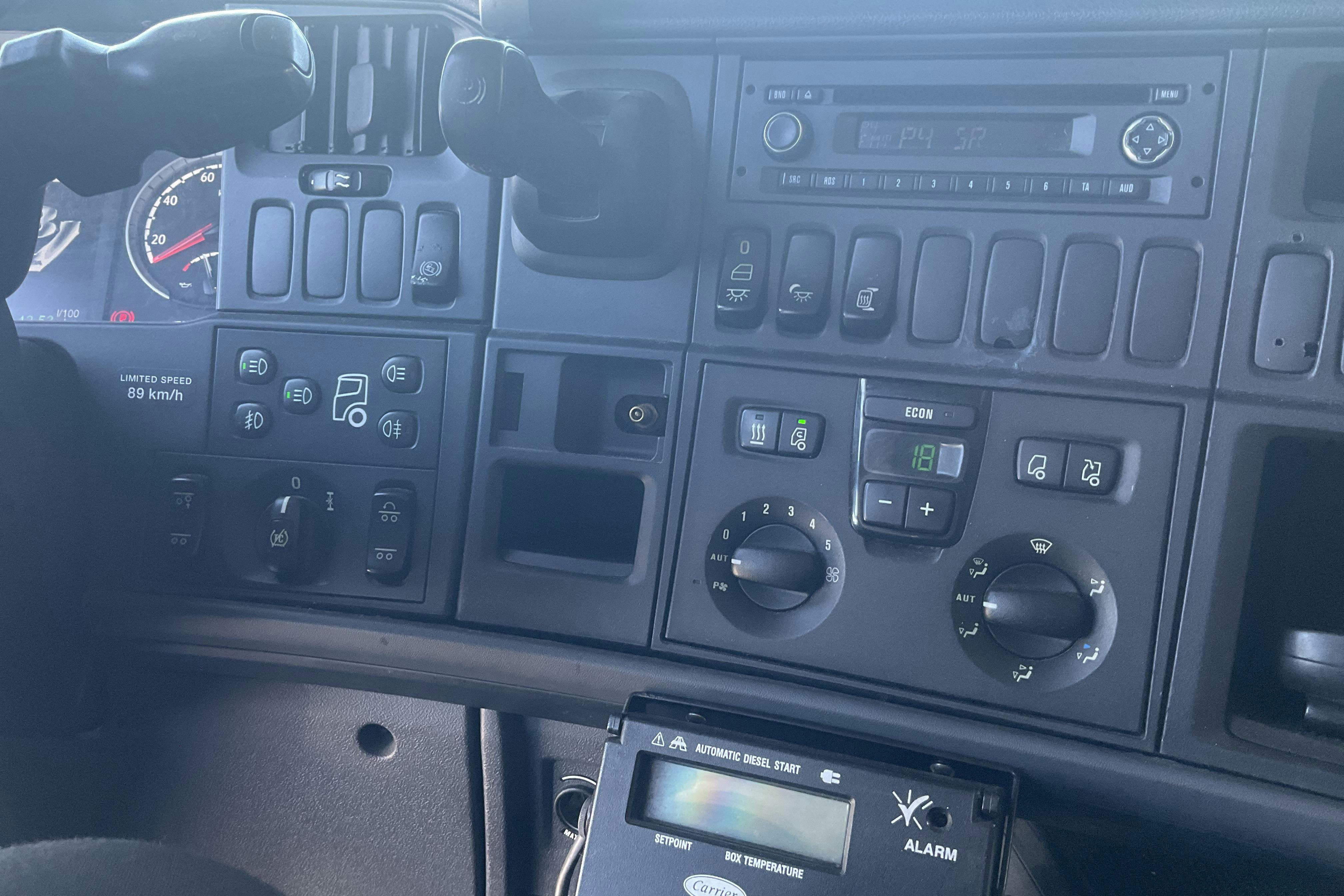 Scania R560 - 957 218 km - Automat - vit - 2013