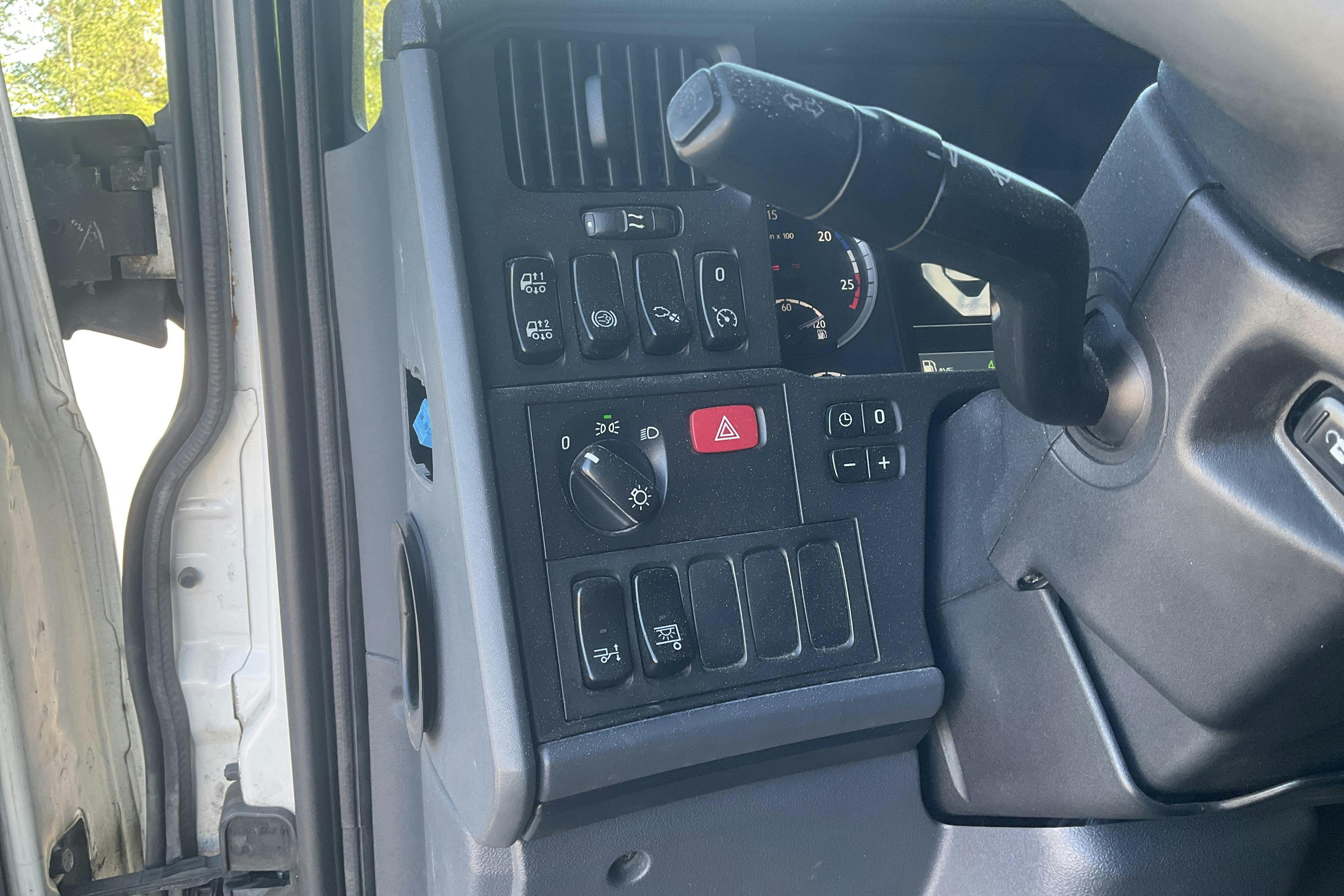 Scania R560 - 957 218 km - Automat - vit - 2013