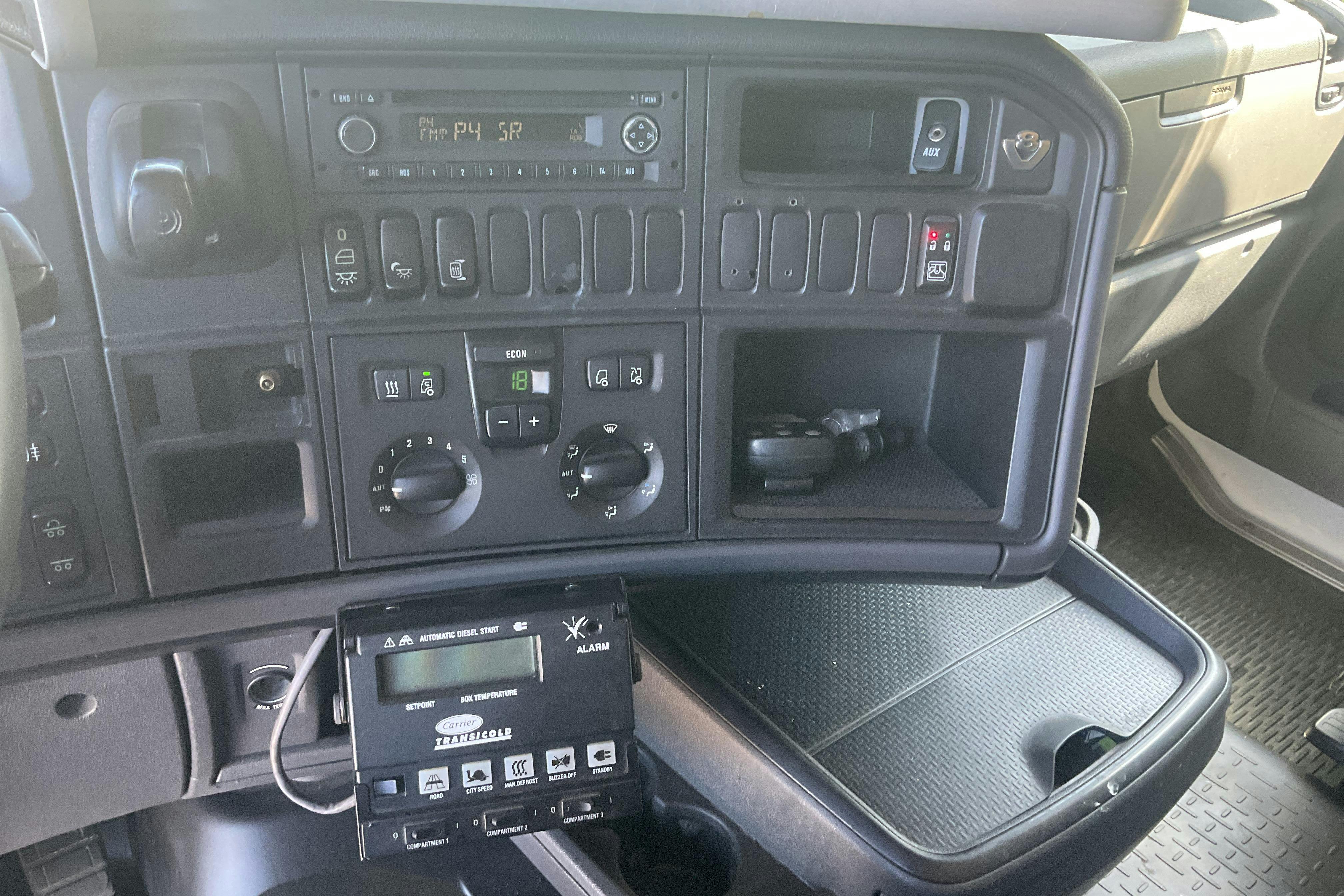Scania R560 - 957 218 km - Automat - vit - 2013