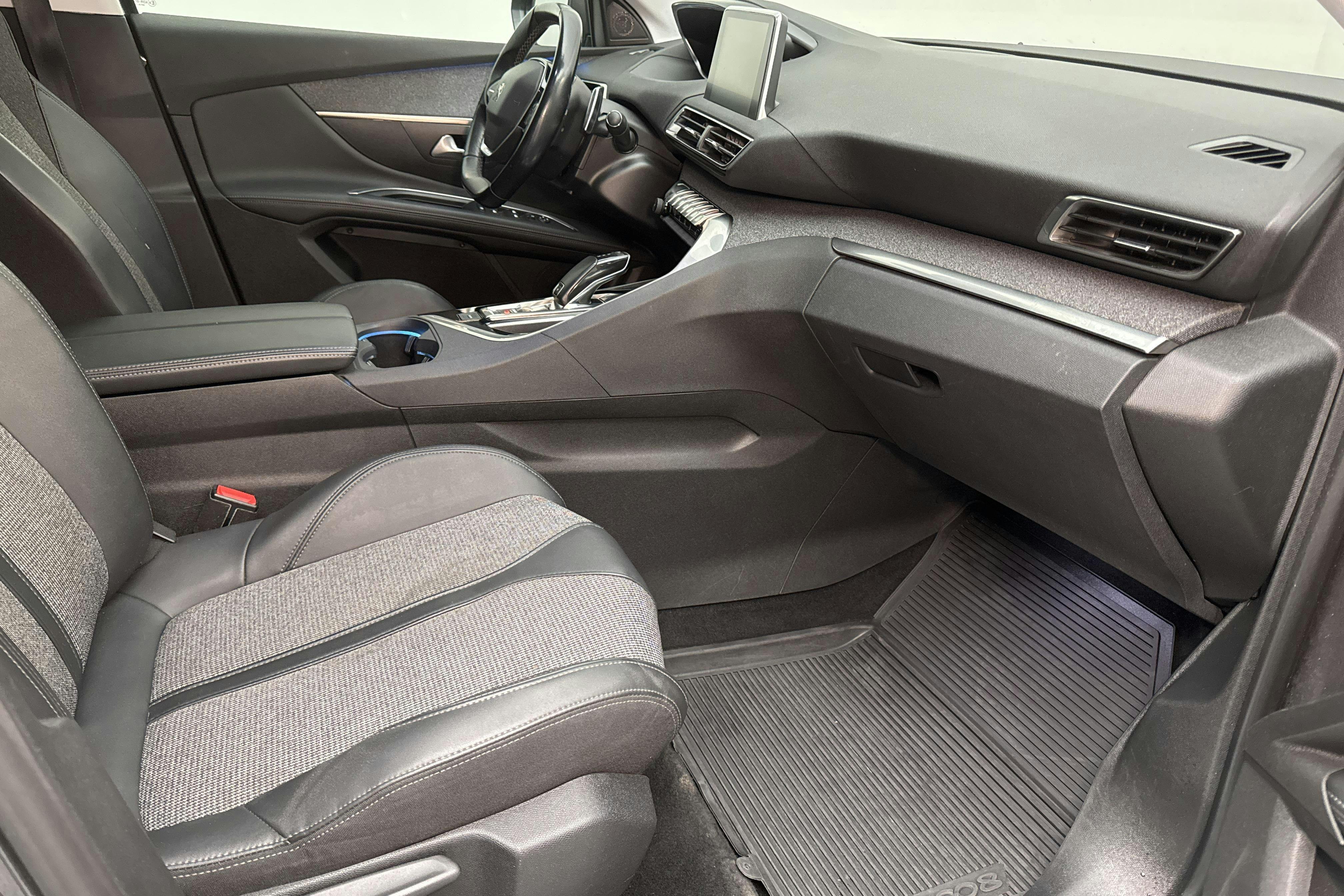 Peugeot 5008 1.2 PureTech (130hk) - 15 735 mil - Automat - Dark Grey - 2019