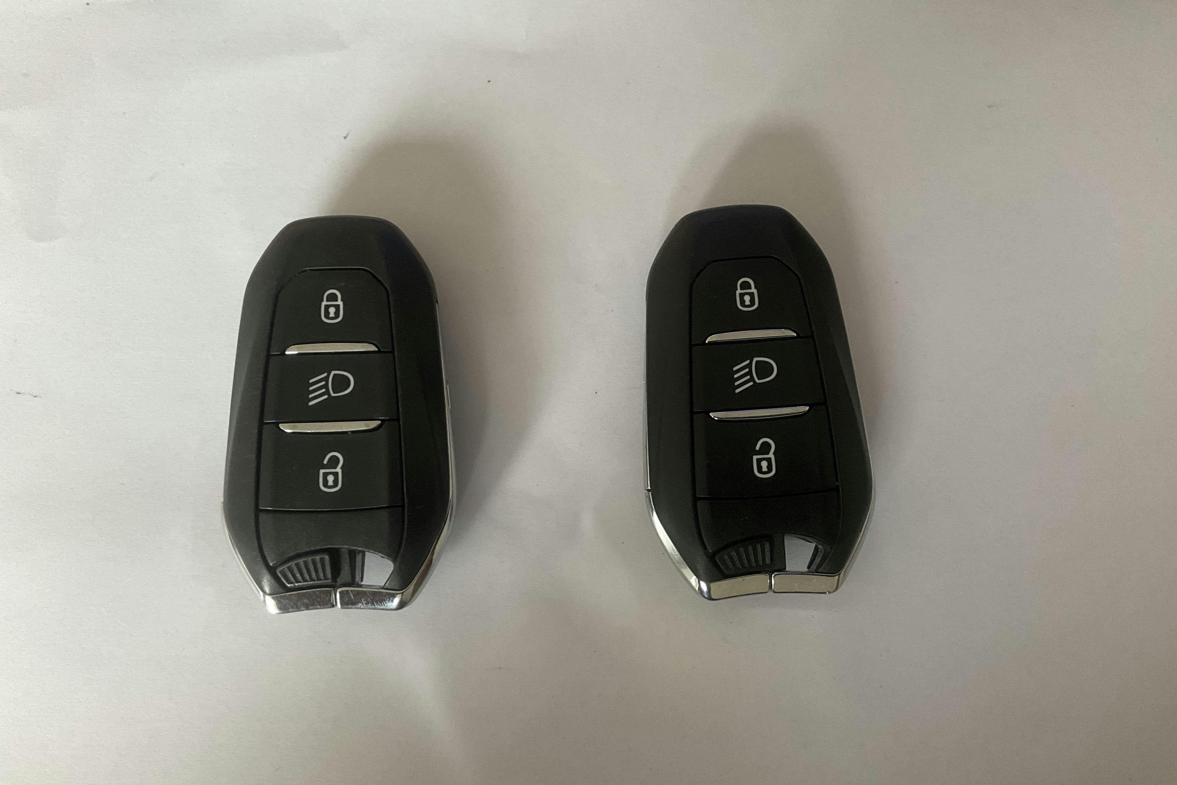 Peugeot 5008 1.2 PureTech (130hk) - 15 735 mil - Automat - Dark Grey - 2019
