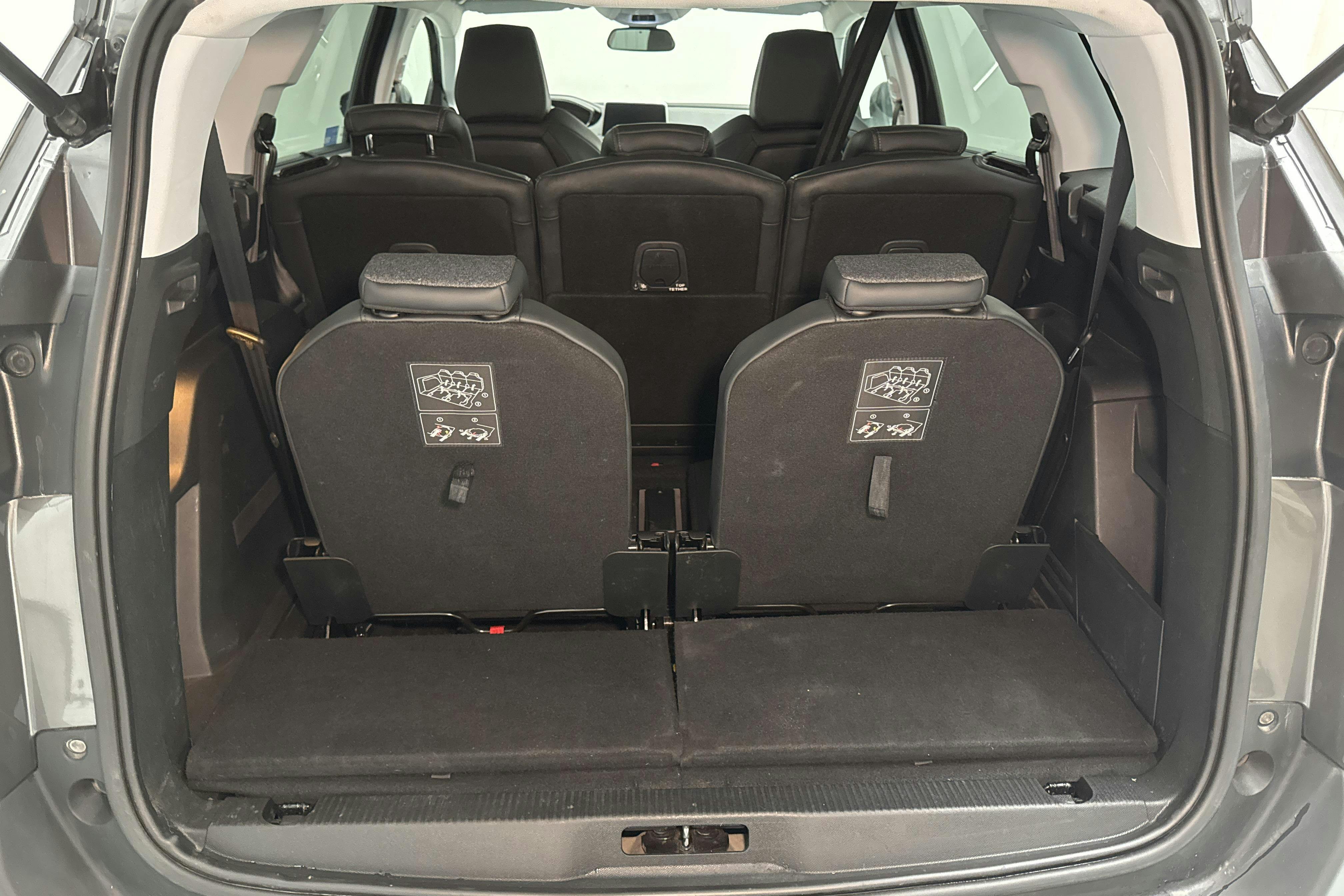 Peugeot 5008 1.2 PureTech (130hk) - 15 735 mil - Automat - Dark Grey - 2019