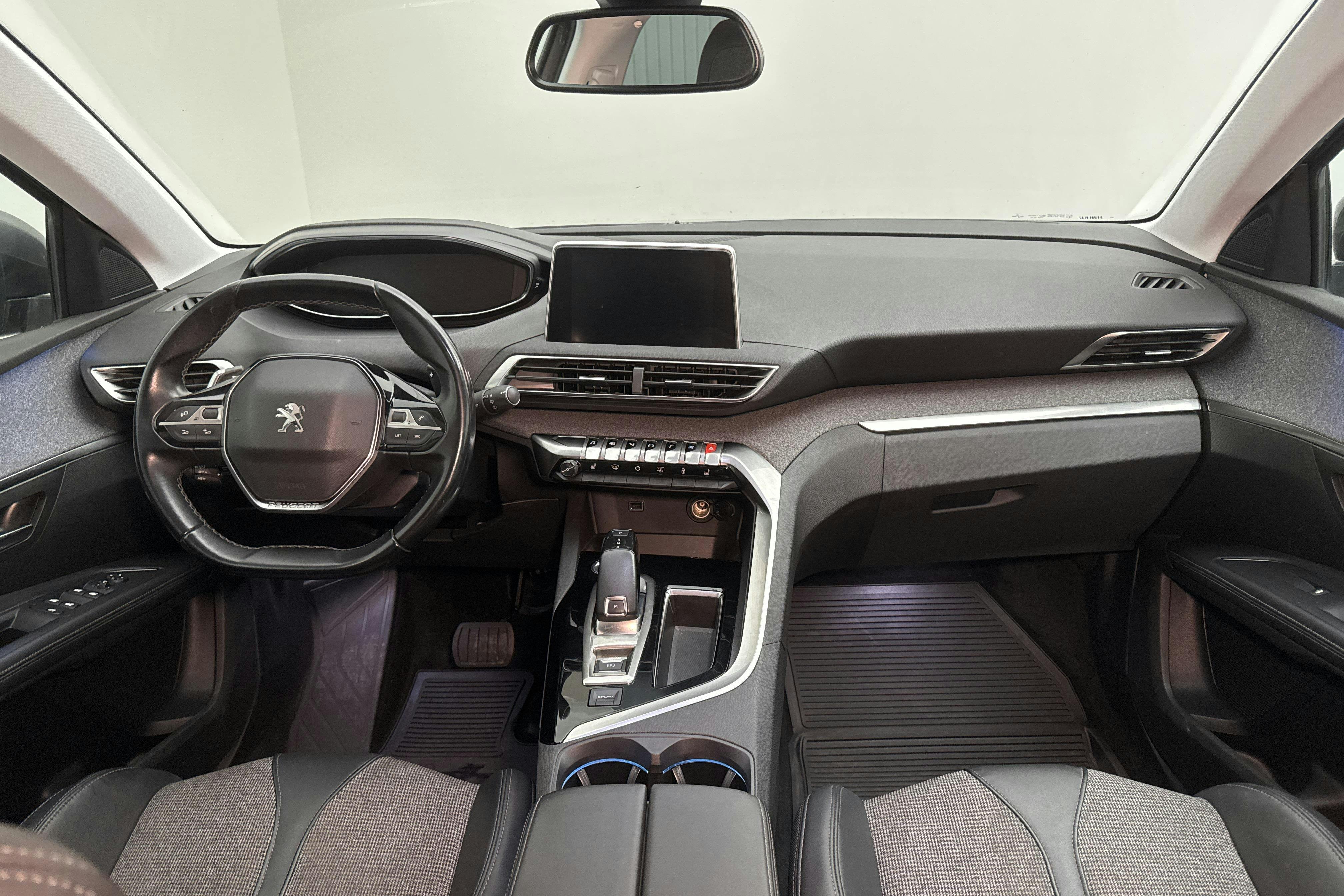 Peugeot 5008 1.2 PureTech (130hk) - 15 735 mil - Automat - Dark Grey - 2019