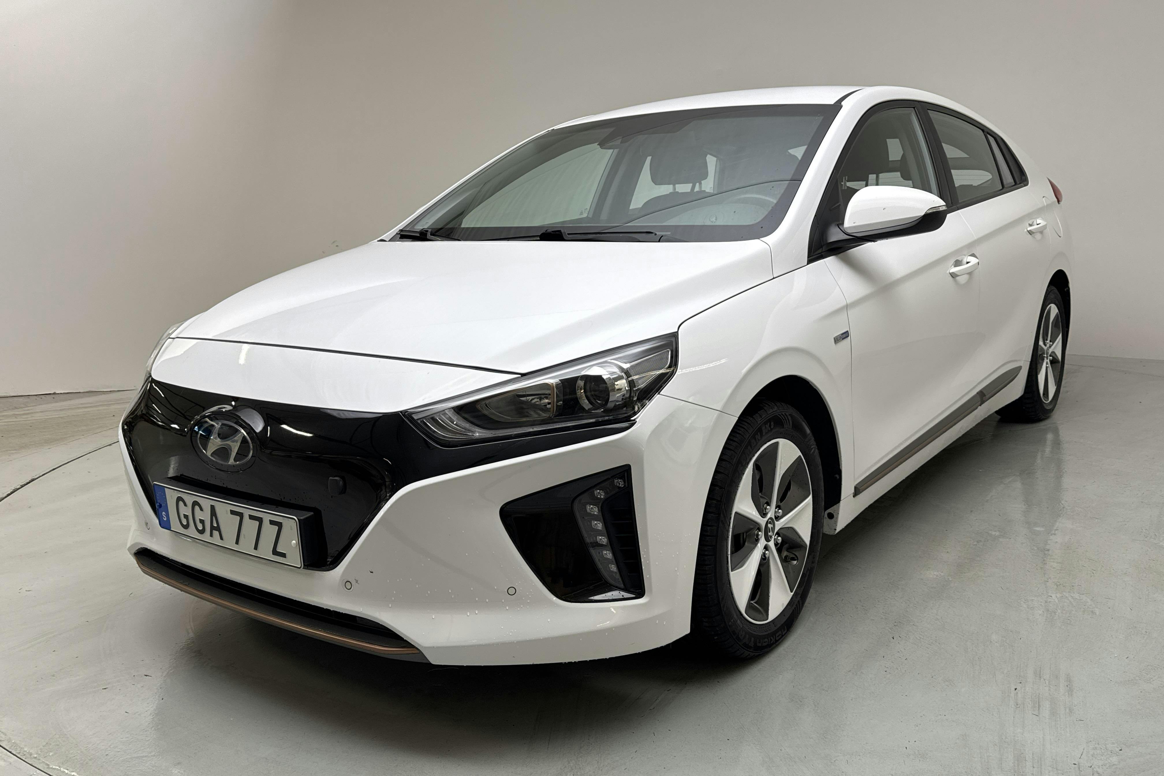 Hyundai IONIQ Electric (120hk) - 50 650 km - Automaatne - valge - 2019