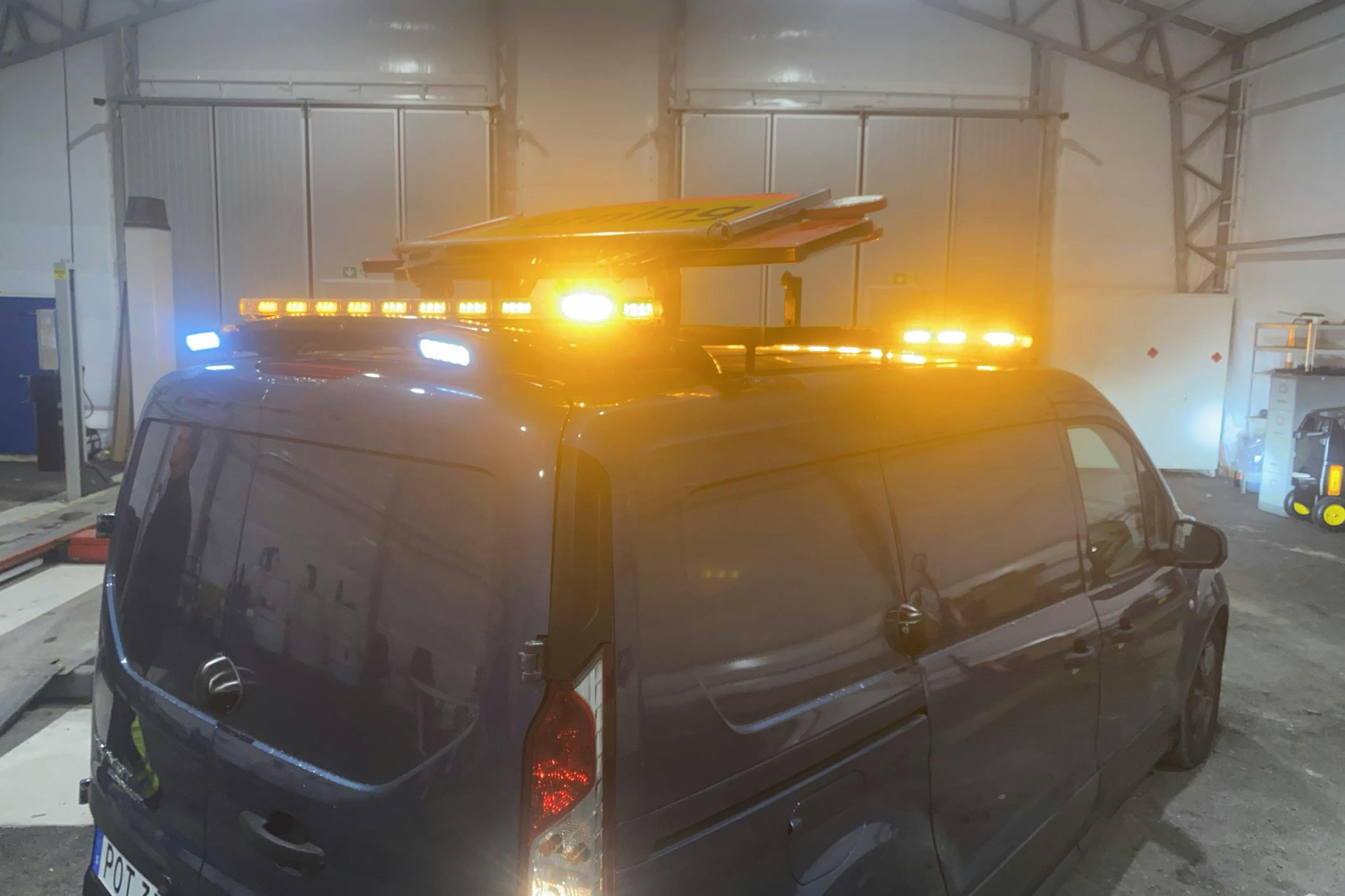 Ford Transit Connect 1.5 EcoBlue (100hk) - 10 430 mil - Automat - blå - 2020