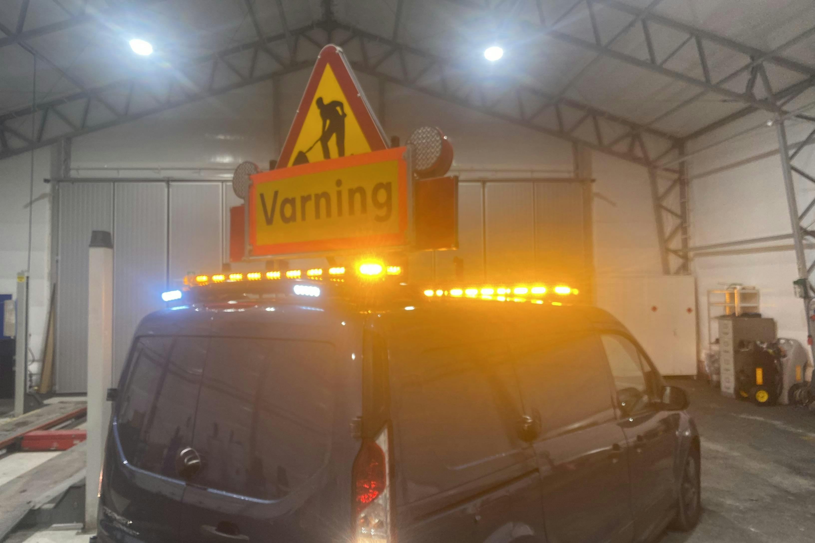 Ford Transit Connect 1.5 EcoBlue (100hk) - 10 430 mil - Automat - blå - 2020