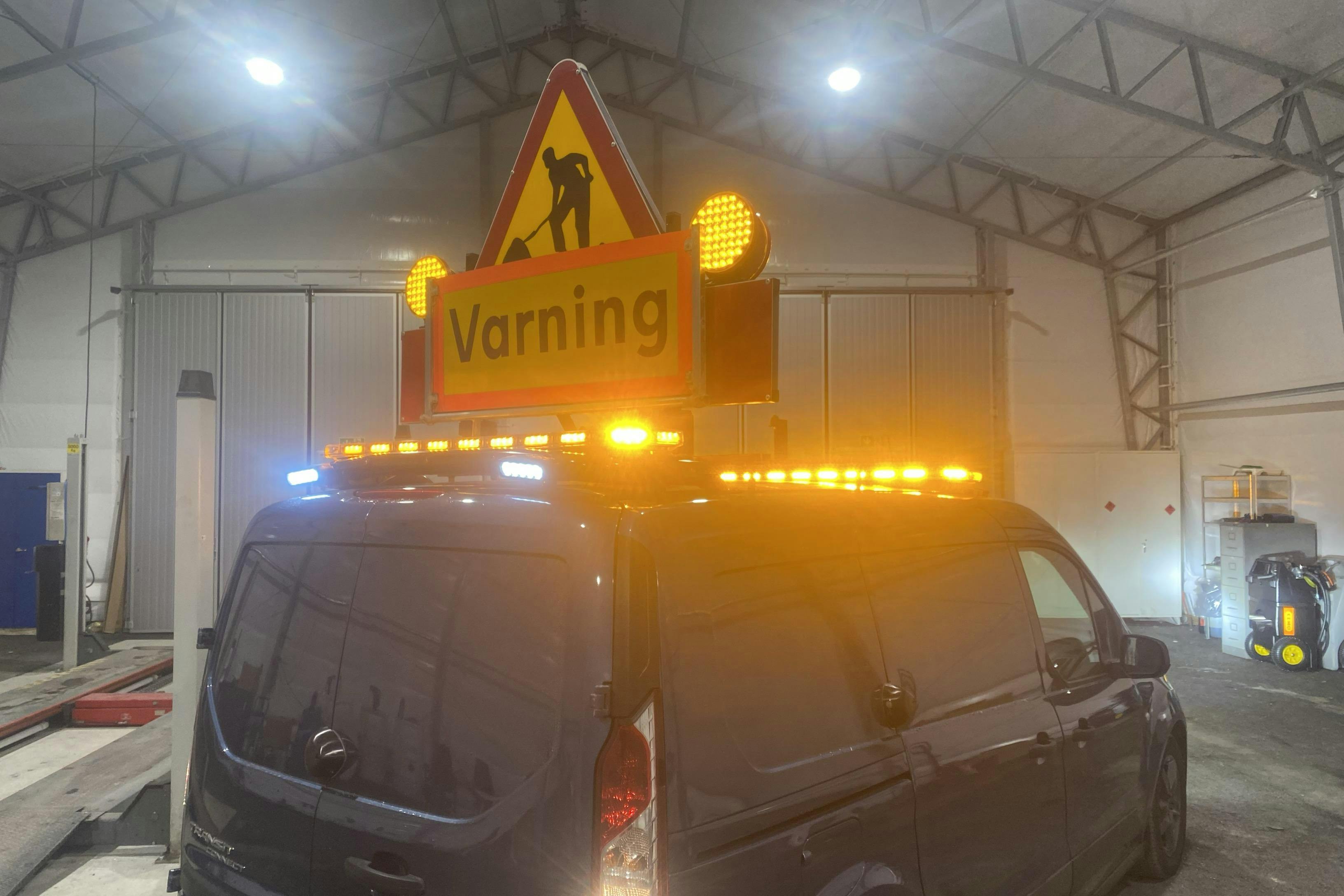 Ford Transit Connect 1.5 EcoBlue (100hk) - 10 430 mil - Automat - blå - 2020