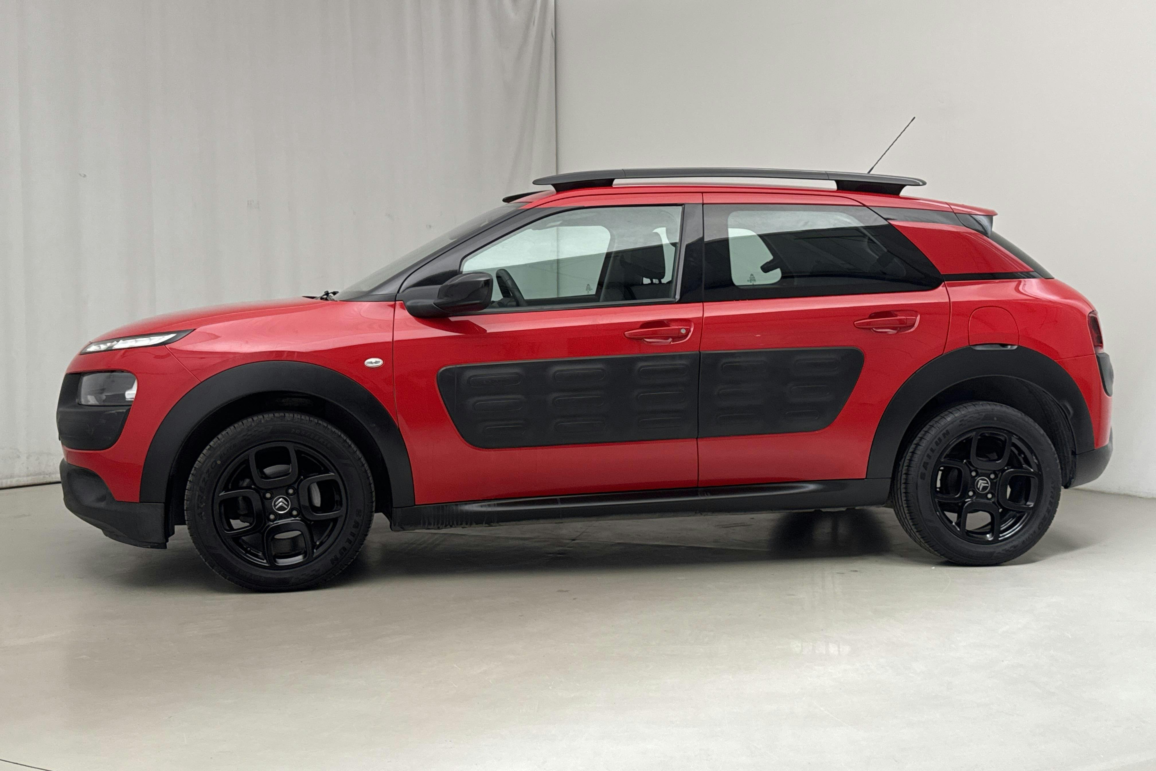 Citroën C4 Cactus PureTech (82hk) - 8 778 mil - Manuell - röd - 2015