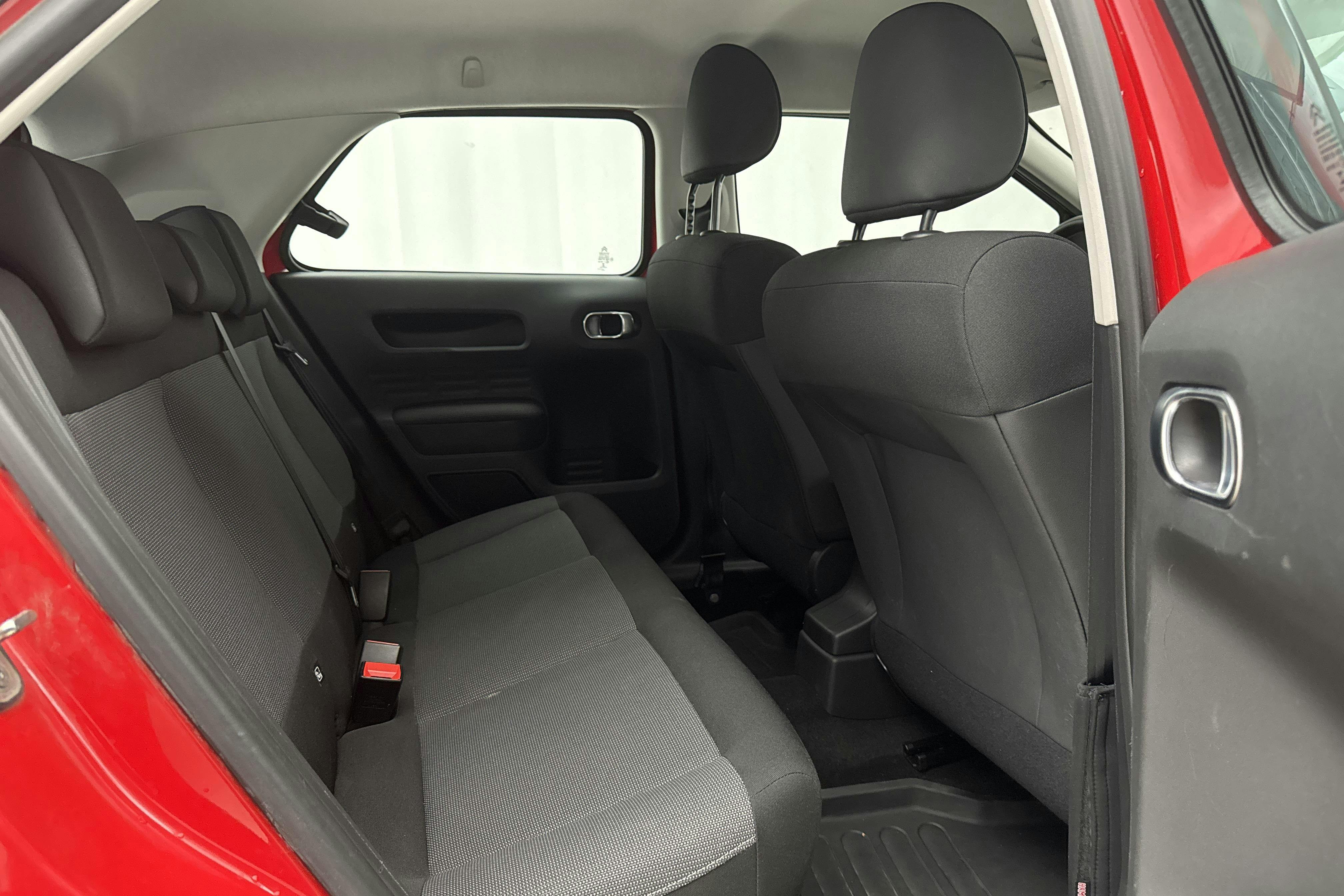 Citroën C4 Cactus PureTech (82hk) - 8 778 mil - Manuell - röd - 2015