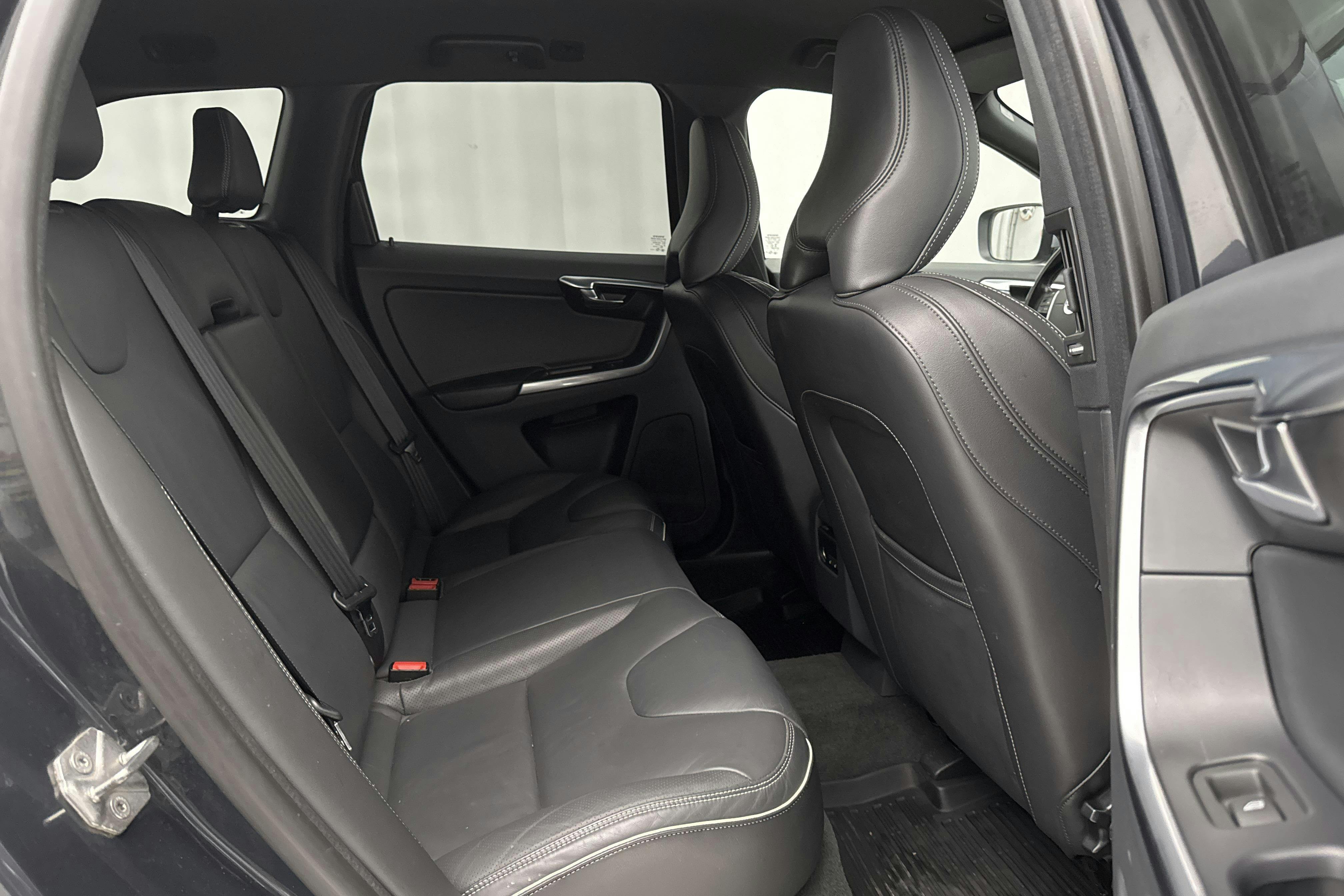Volvo XC60 D4 AWD (190hk) - 12 842 mil - Automat - grå - 2017