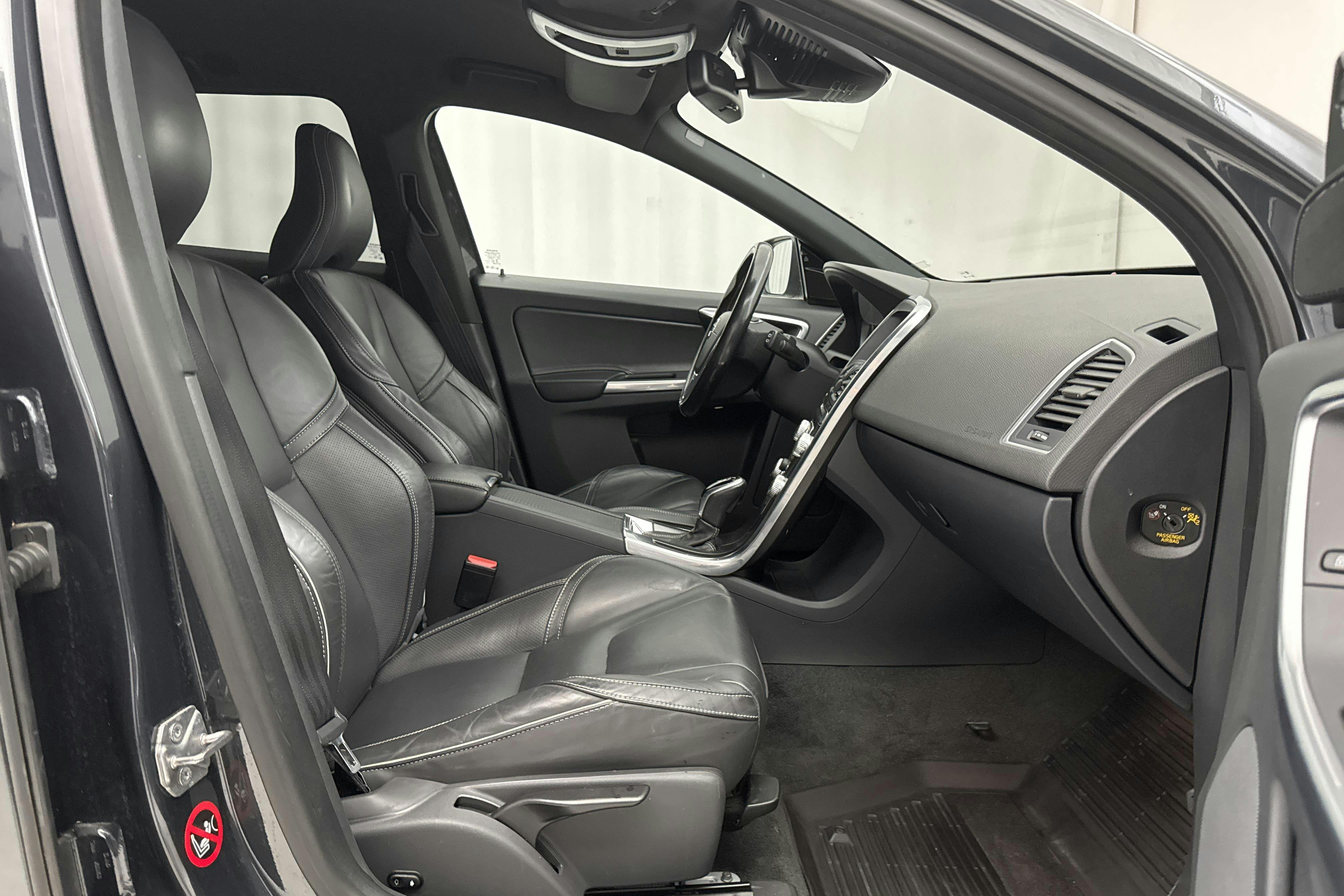 Volvo XC60 D4 AWD (190hk) - 12 842 mil - Automat - grå - 2017