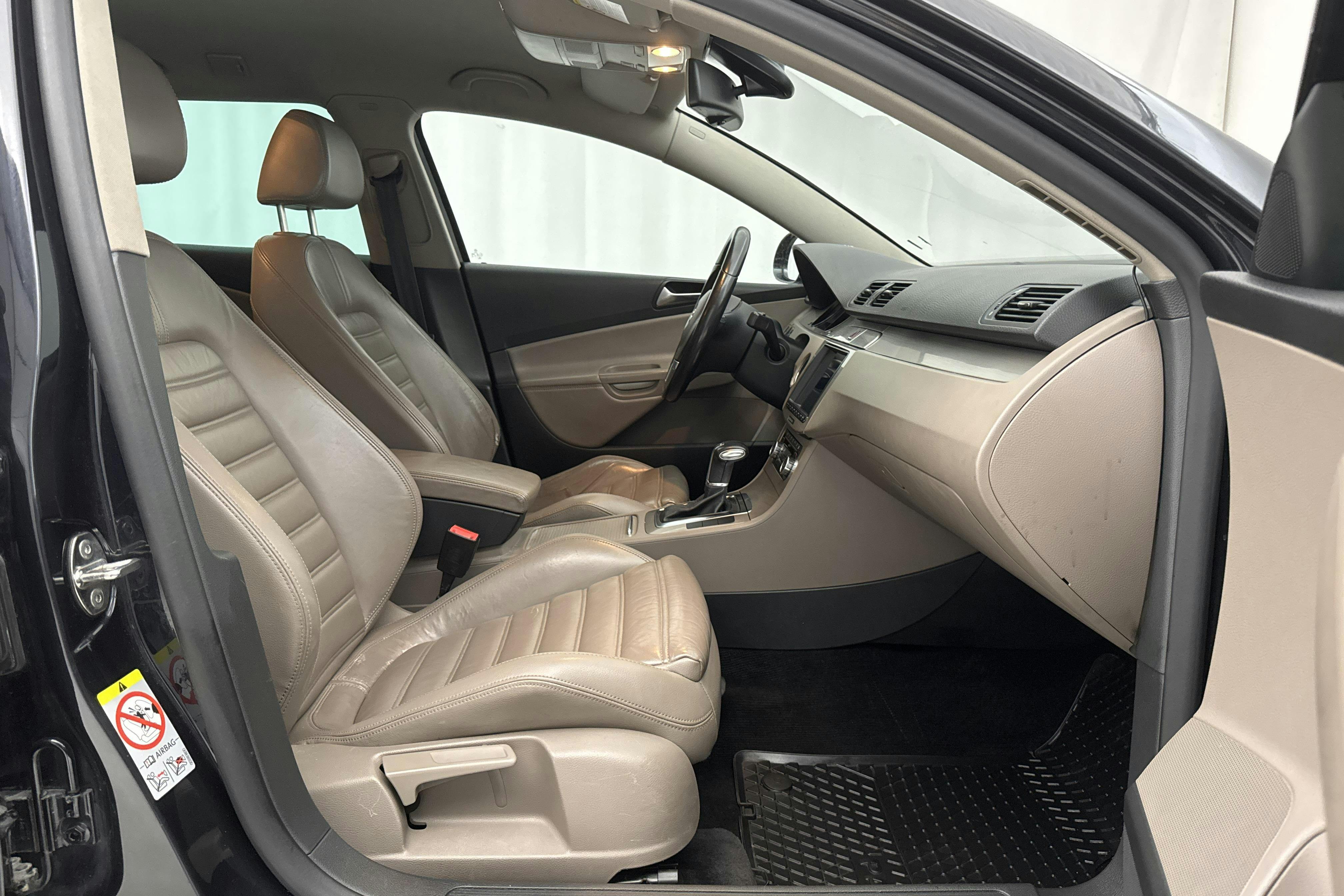 VW Passat 1.4 TSI EcoFuel Variant (150hk) - 23 026 mil - Automat - svart - 2010