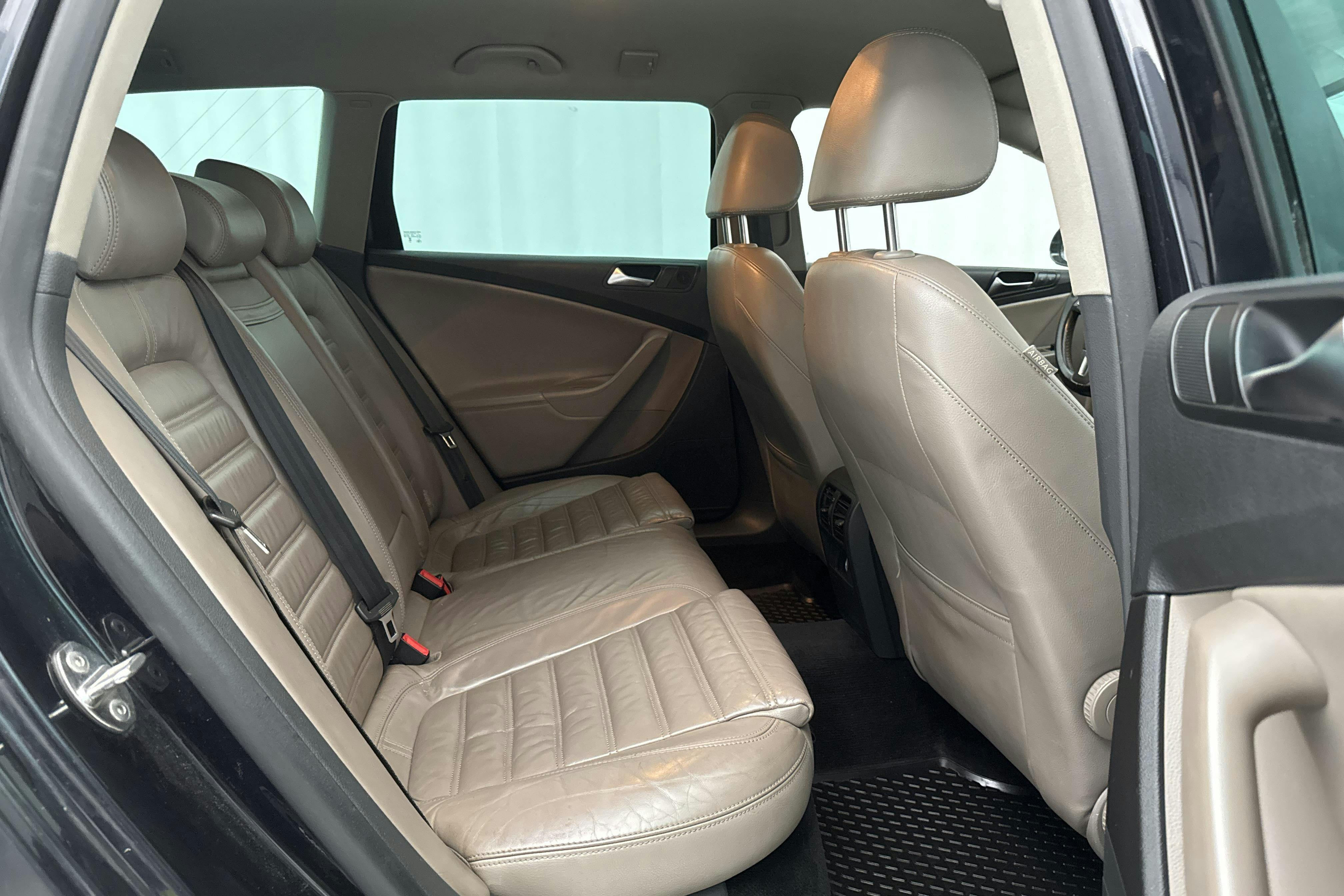 VW Passat 1.4 TSI EcoFuel Variant (150hk) - 23 026 mil - Automat - svart - 2010