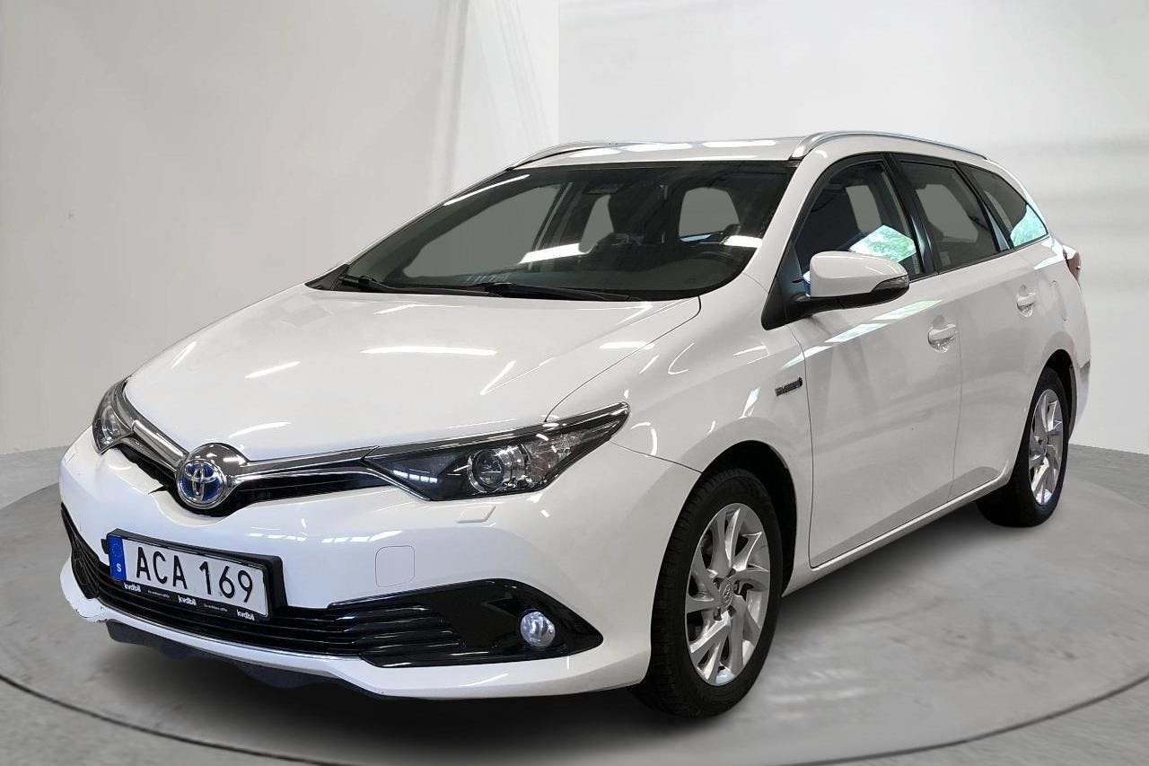 Toyota Auris 1.8 HSD Touring Sports (99hk) - 79 210 km - Automatyczna - biały - 2018