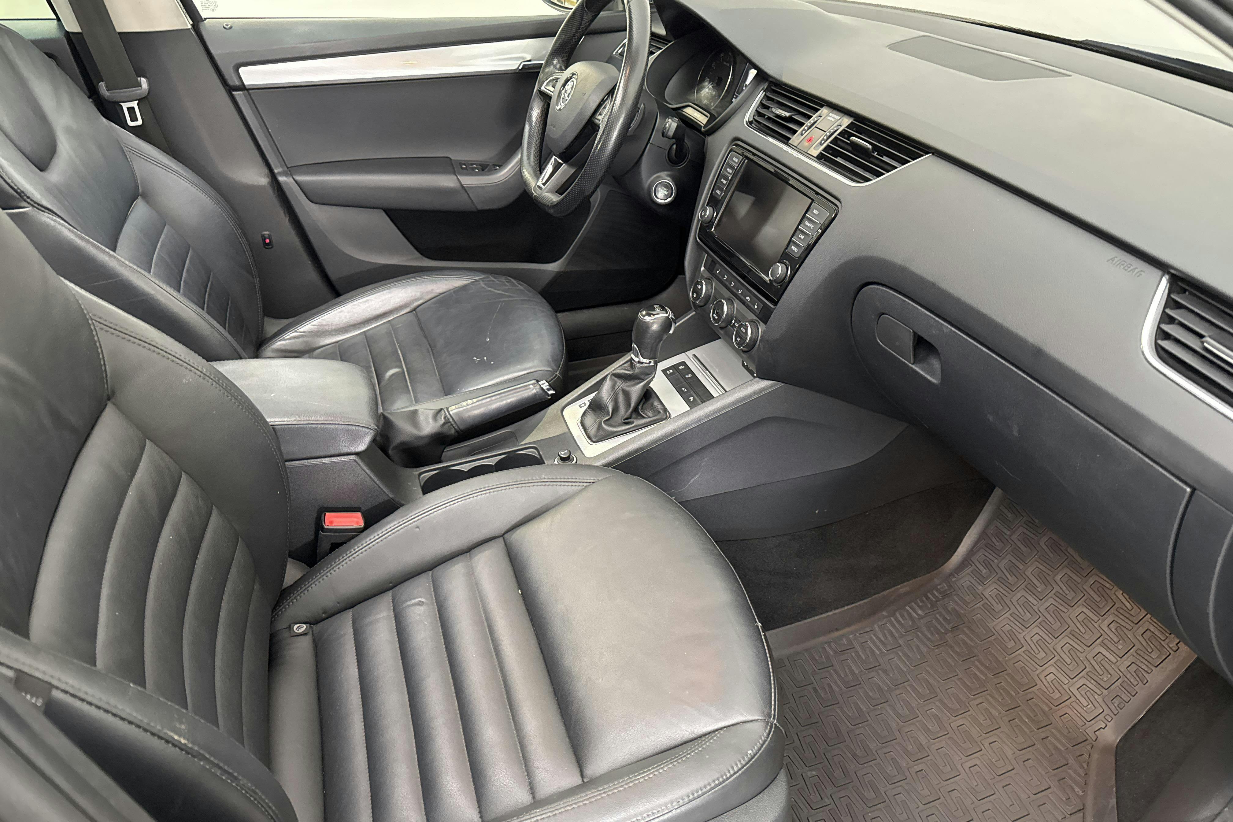 Skoda Octavia III 1.8 TSI Combi (180hk) - 20 291 mil - Automat - svart - 2015