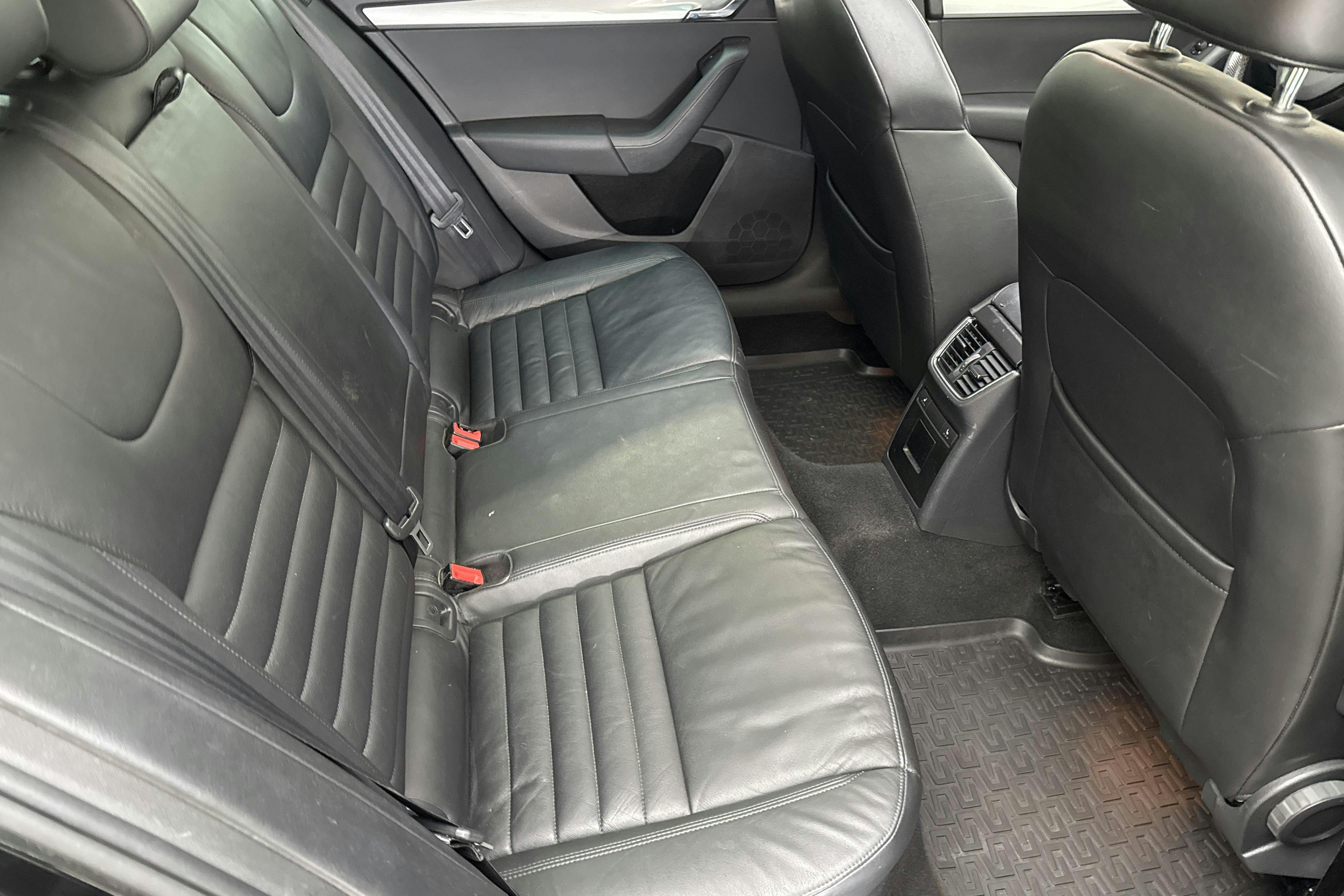 Skoda Octavia III 1.8 TSI Combi (180hk) - 20 291 mil - Automat - svart - 2015