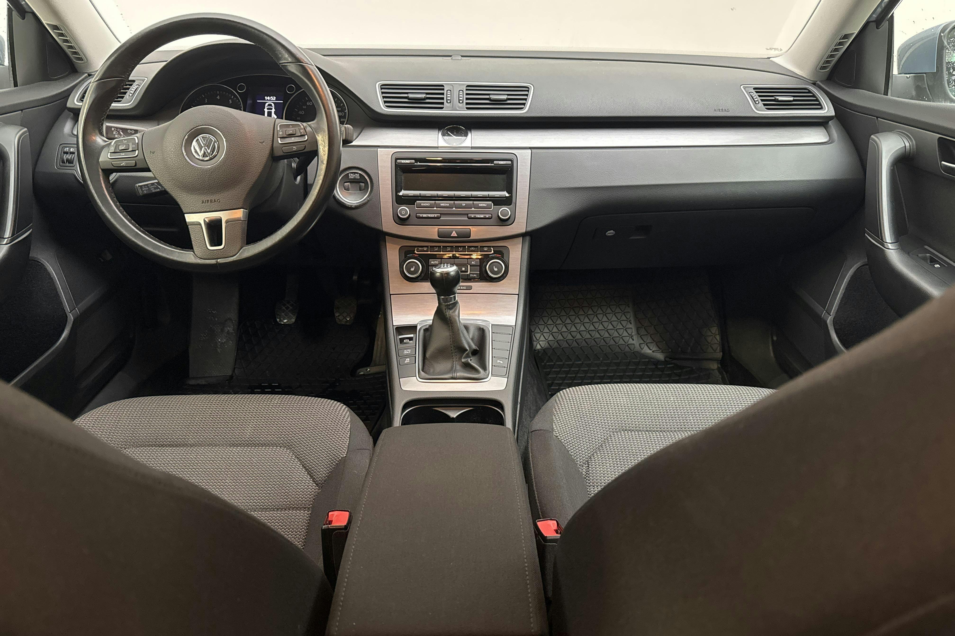 VW Passat 1.4 TSI EcoFuel Variant (150hk) - 15 138 mil - Manuell - Light Grey - 2012