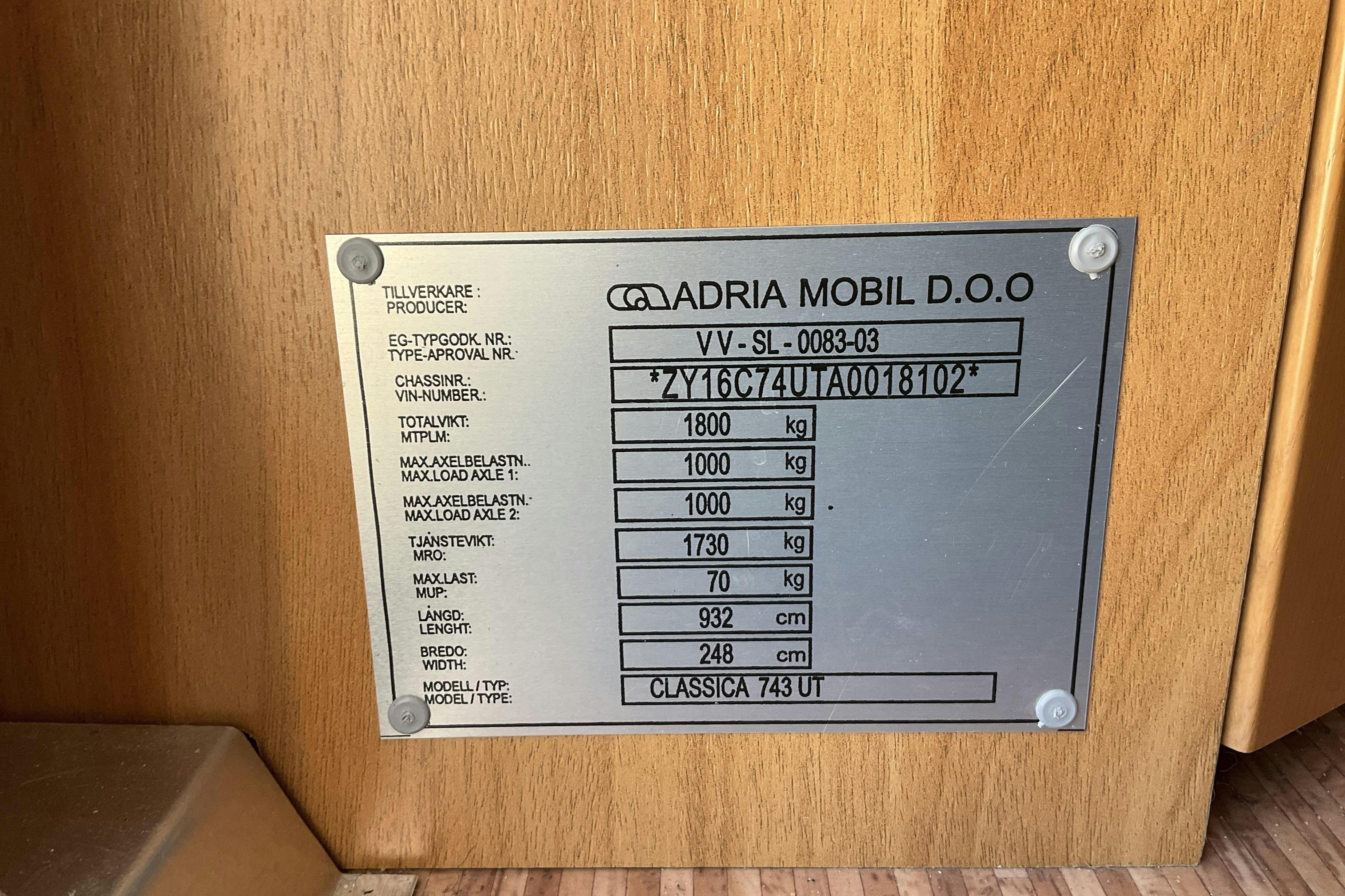 ADRIA CLASSICA 743 UT Husvagn med förtält - 0 km - vit - 2010