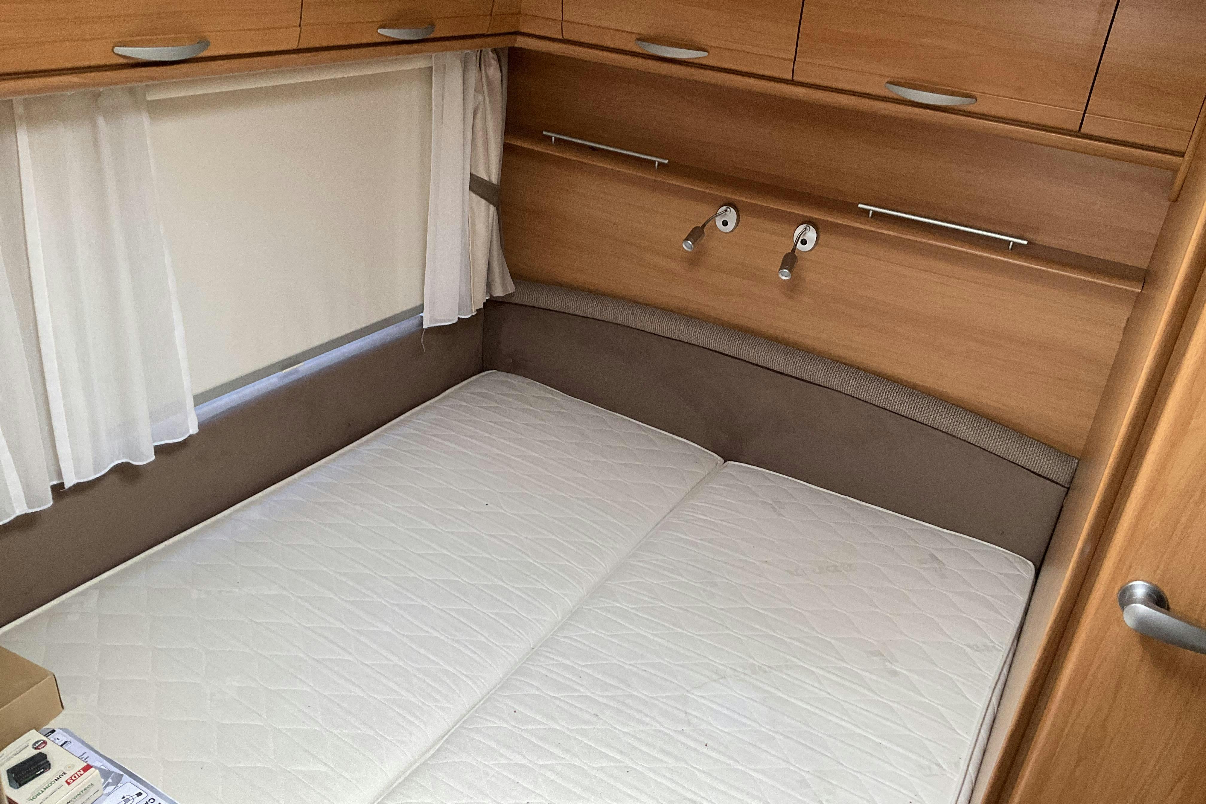 ADRIA CLASSICA 743 UT Husvagn med förtält - 0 km - vit - 2010
