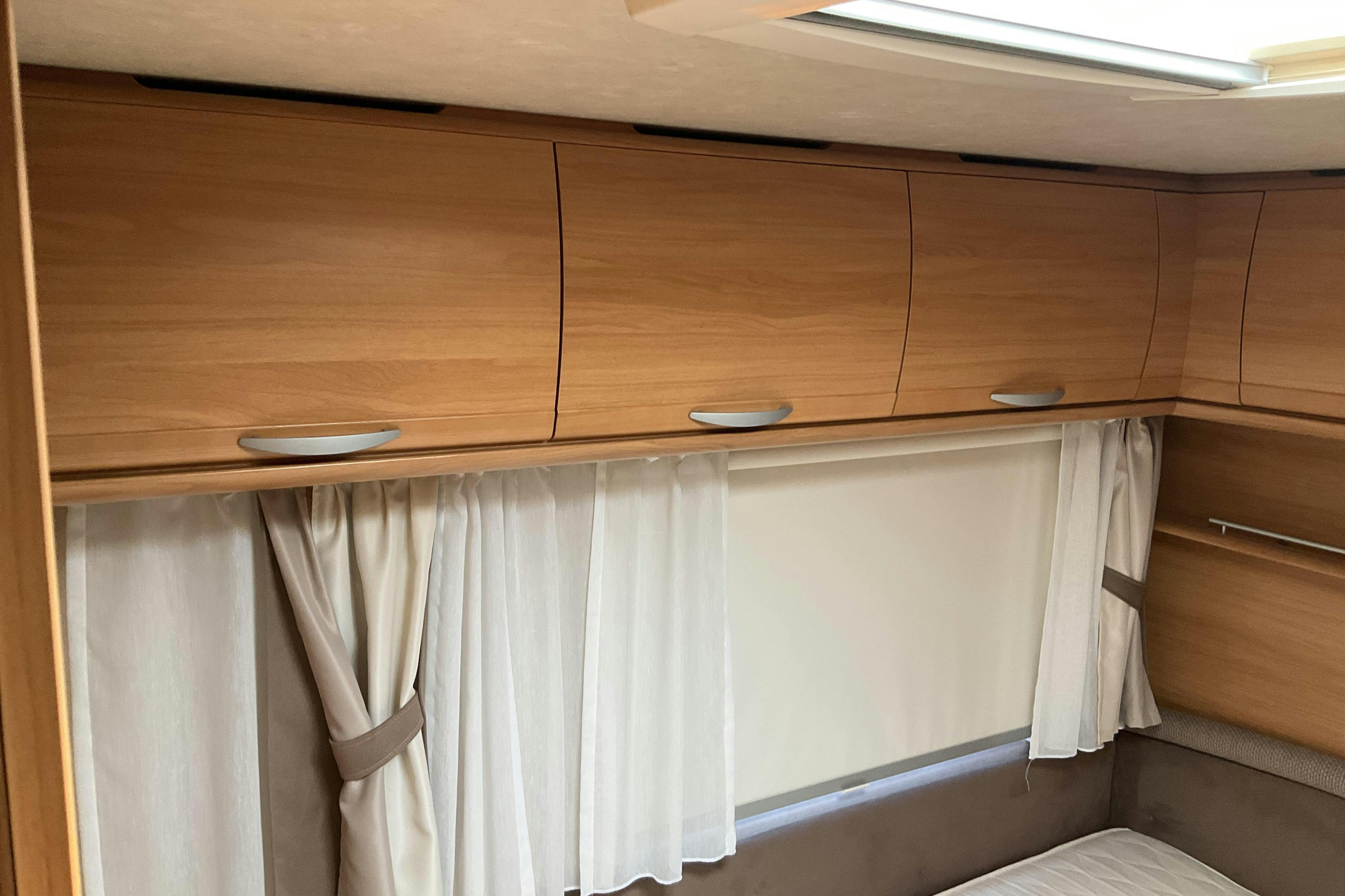 ADRIA CLASSICA 743 UT Husvagn med förtält - 0 km - vit - 2010