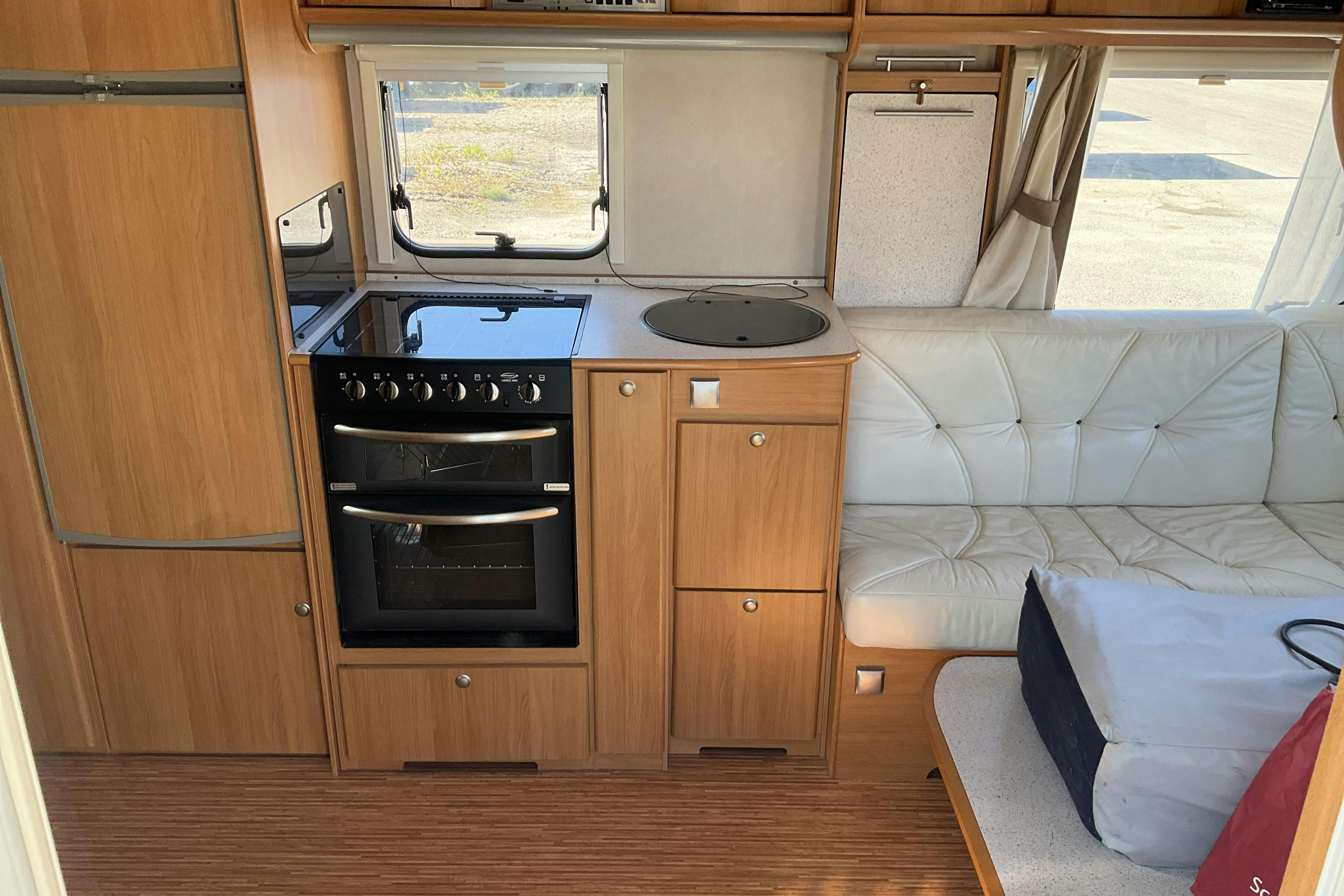 ADRIA CLASSICA 743 UT Husvagn med förtält - 0 km - vit - 2010