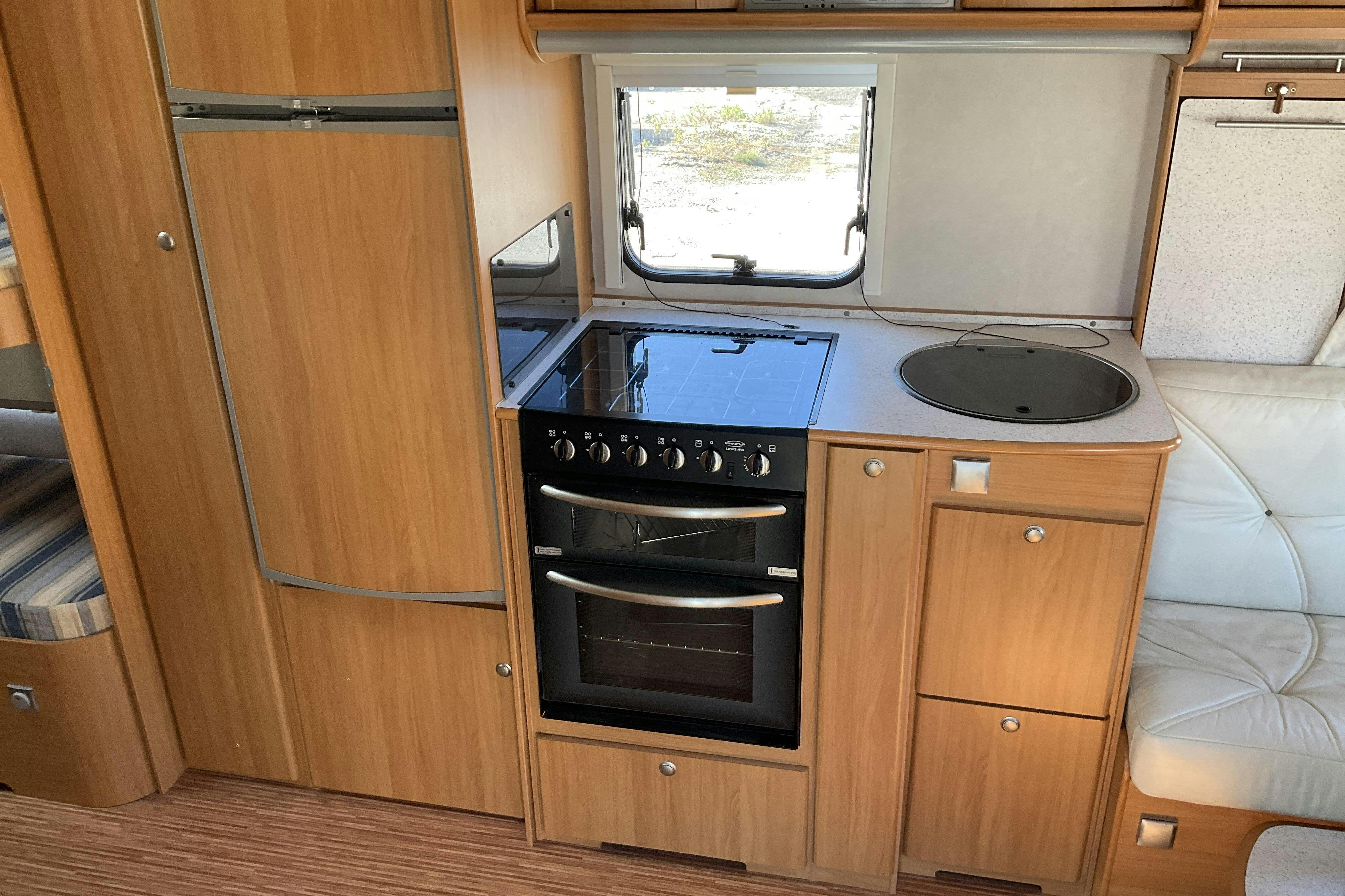 ADRIA CLASSICA 743 UT Husvagn med förtält - 0 km - vit - 2010
