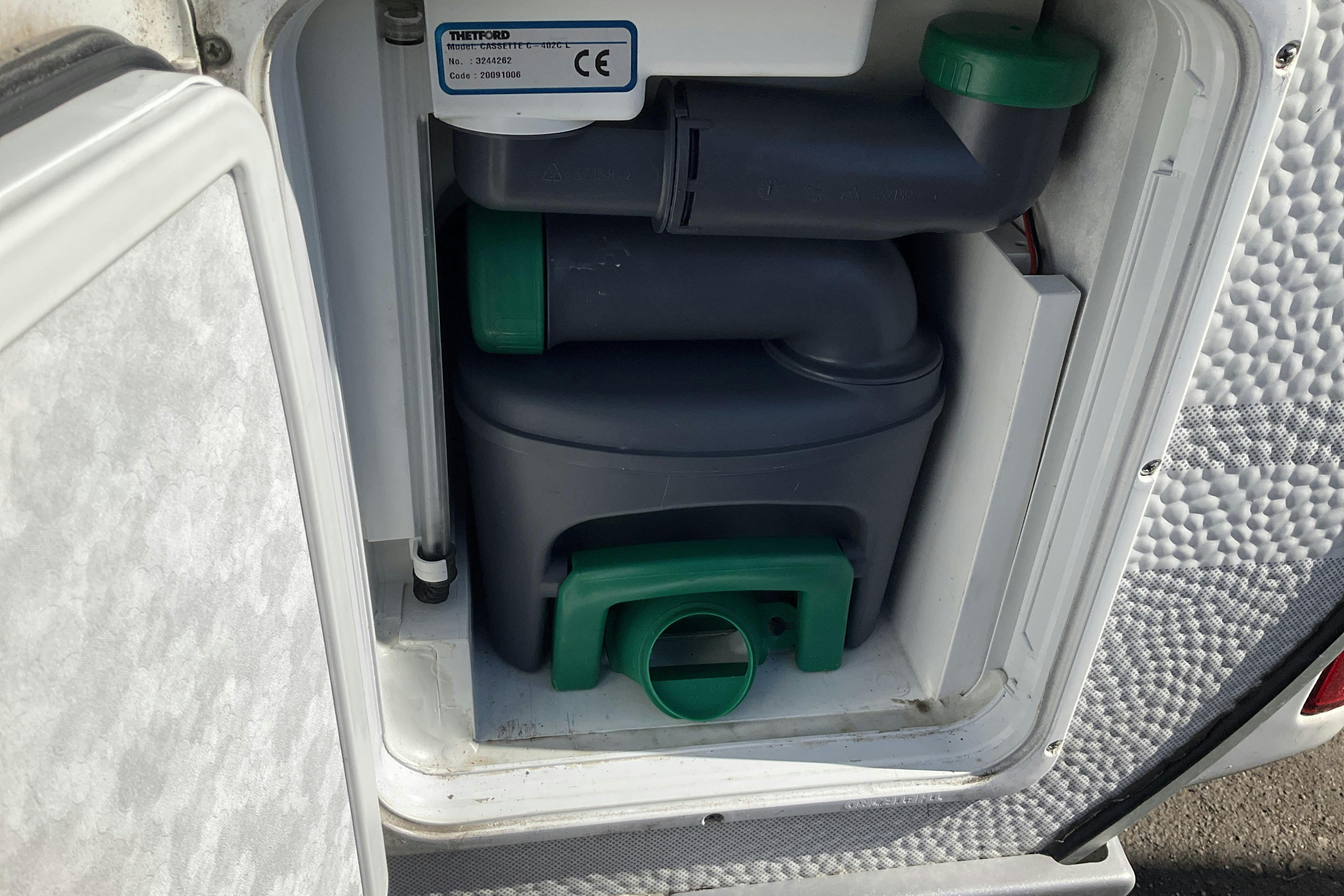 ADRIA CLASSICA 743 UT Husvagn med förtält - 0 km - vit - 2010