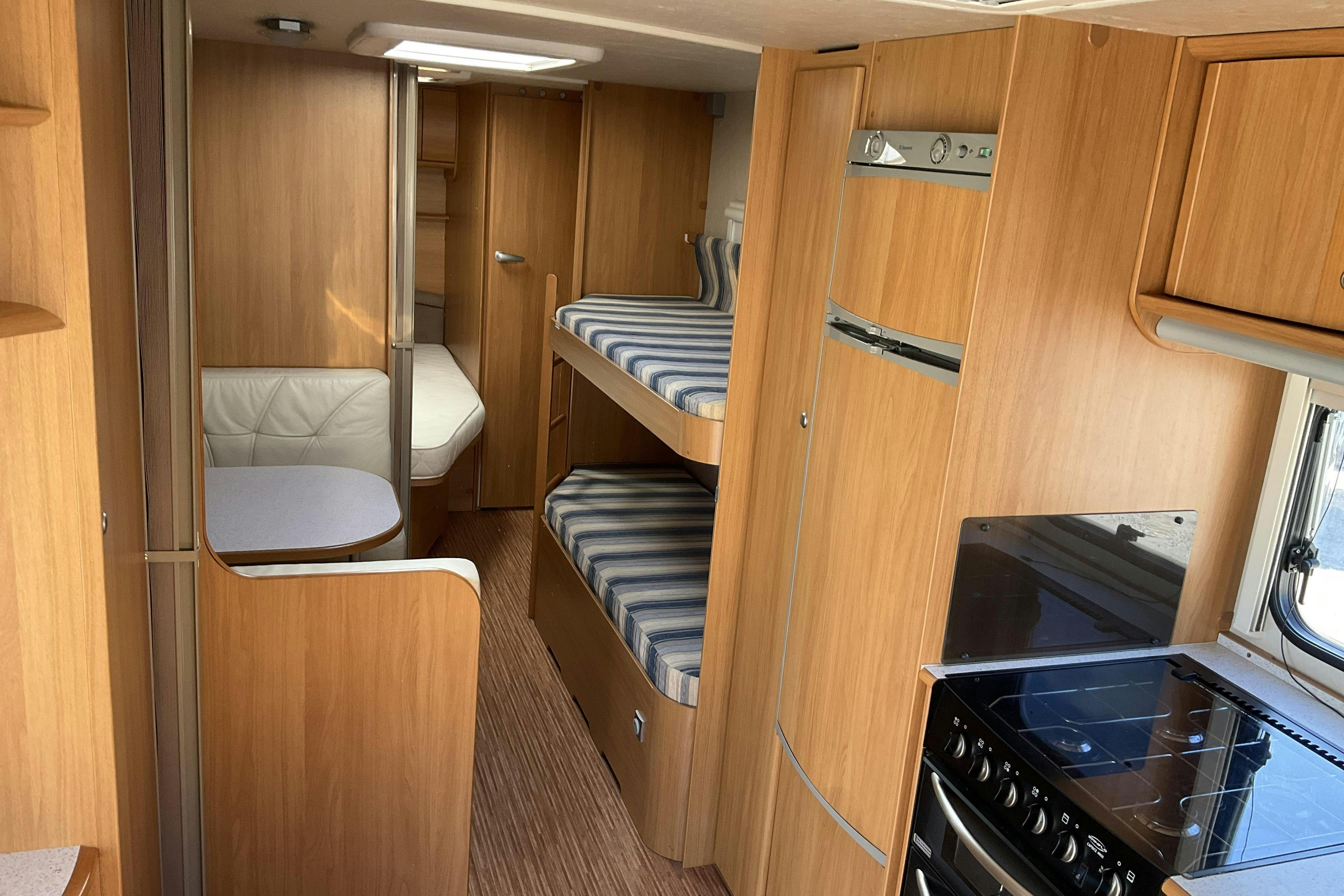ADRIA CLASSICA 743 UT Husvagn med förtält - 0 km - vit - 2010