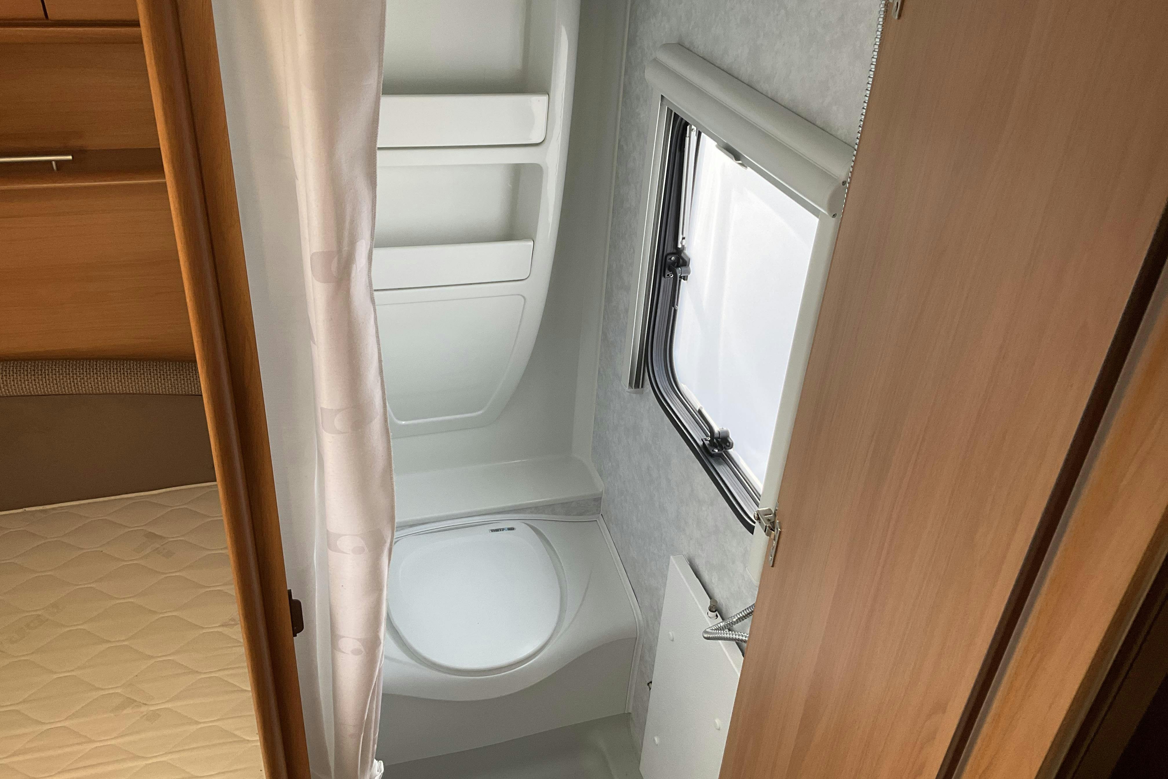 ADRIA CLASSICA 743 UT Husvagn med förtält - 0 km - vit - 2010