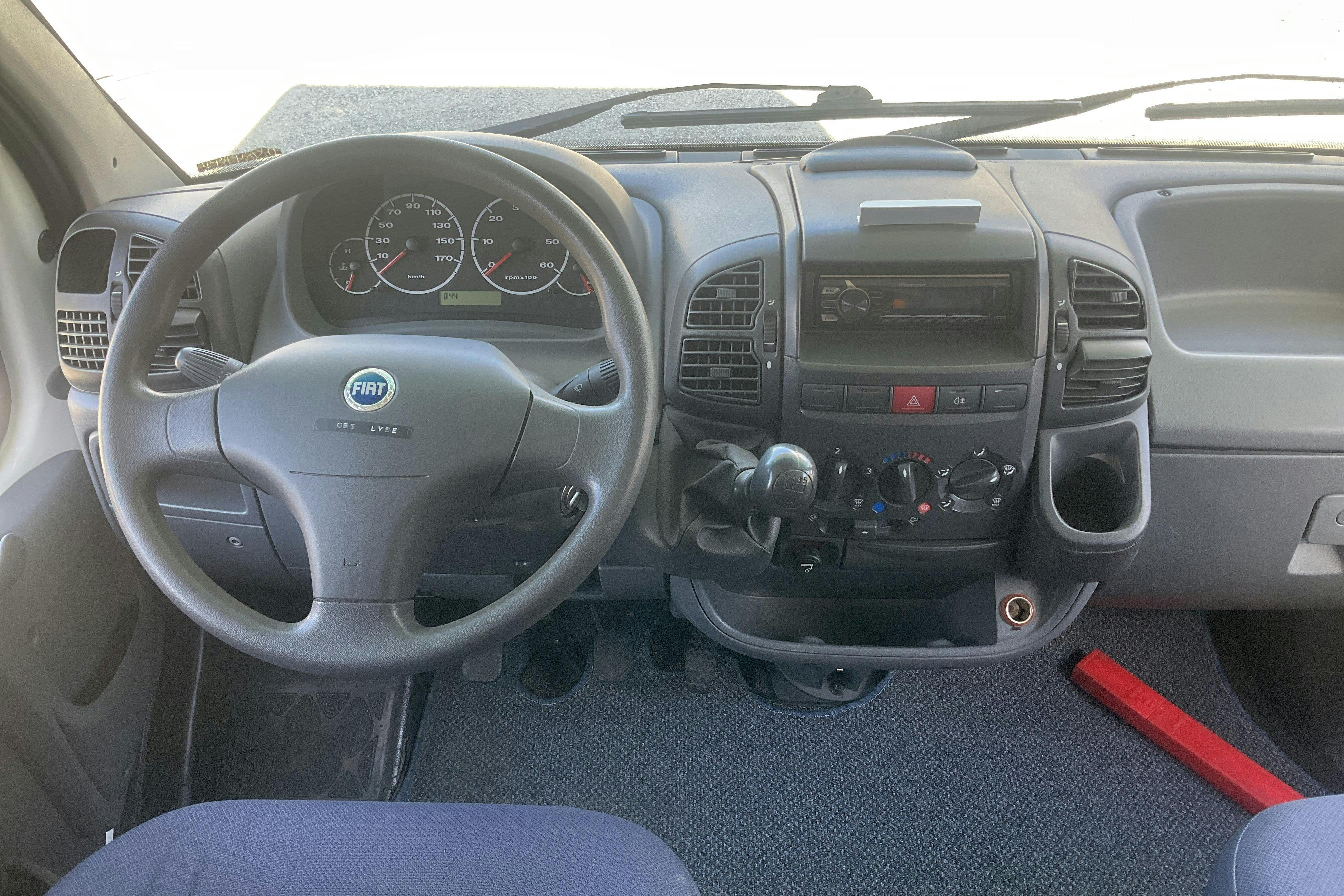 FIAT ADRIA ADRIATIK S 572DK Husbil - 6 075 mil - Manuell - vit - 2004