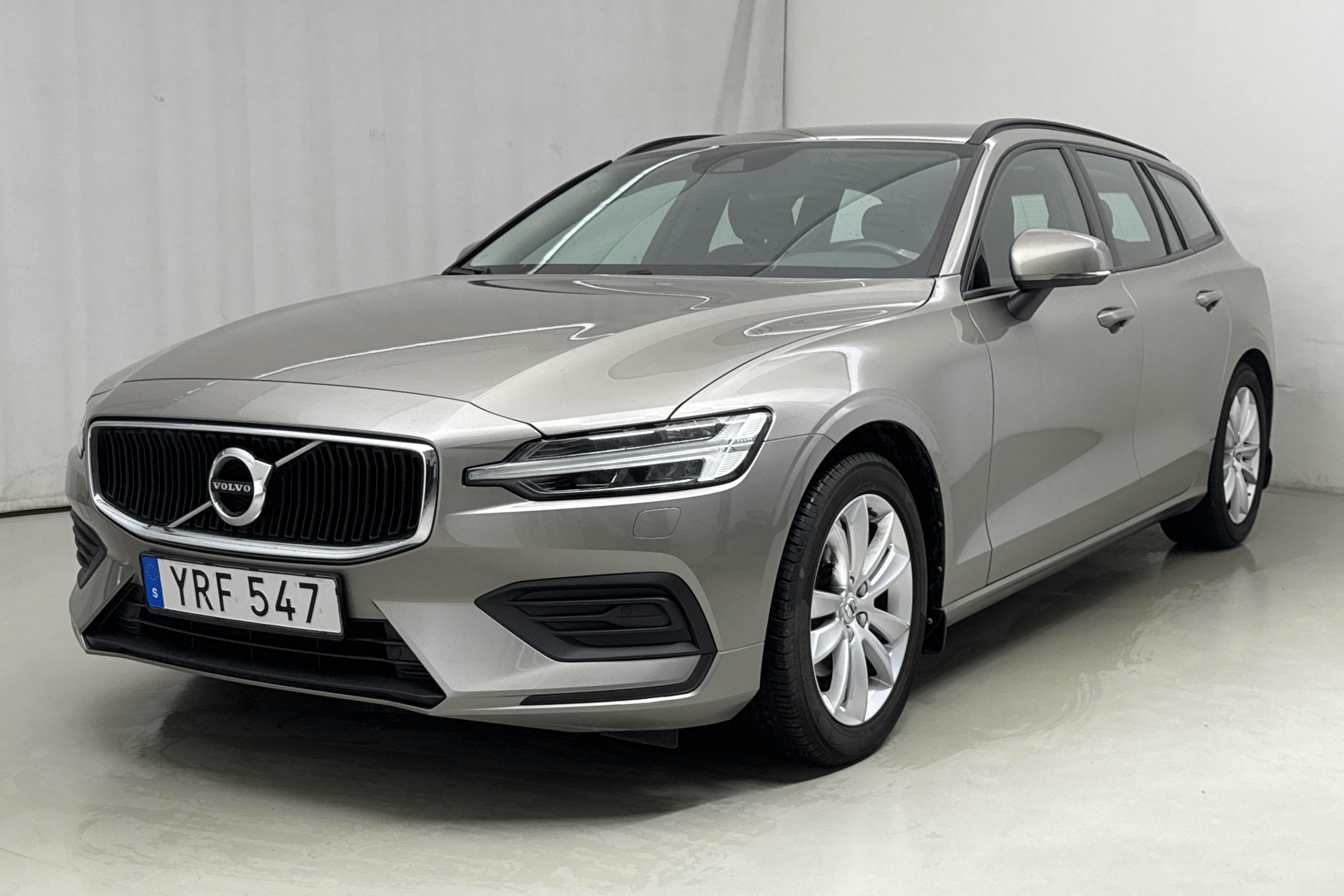 Volvo V60 D3 (150hk) - 9 150 mil - Automat - grå - 2019
