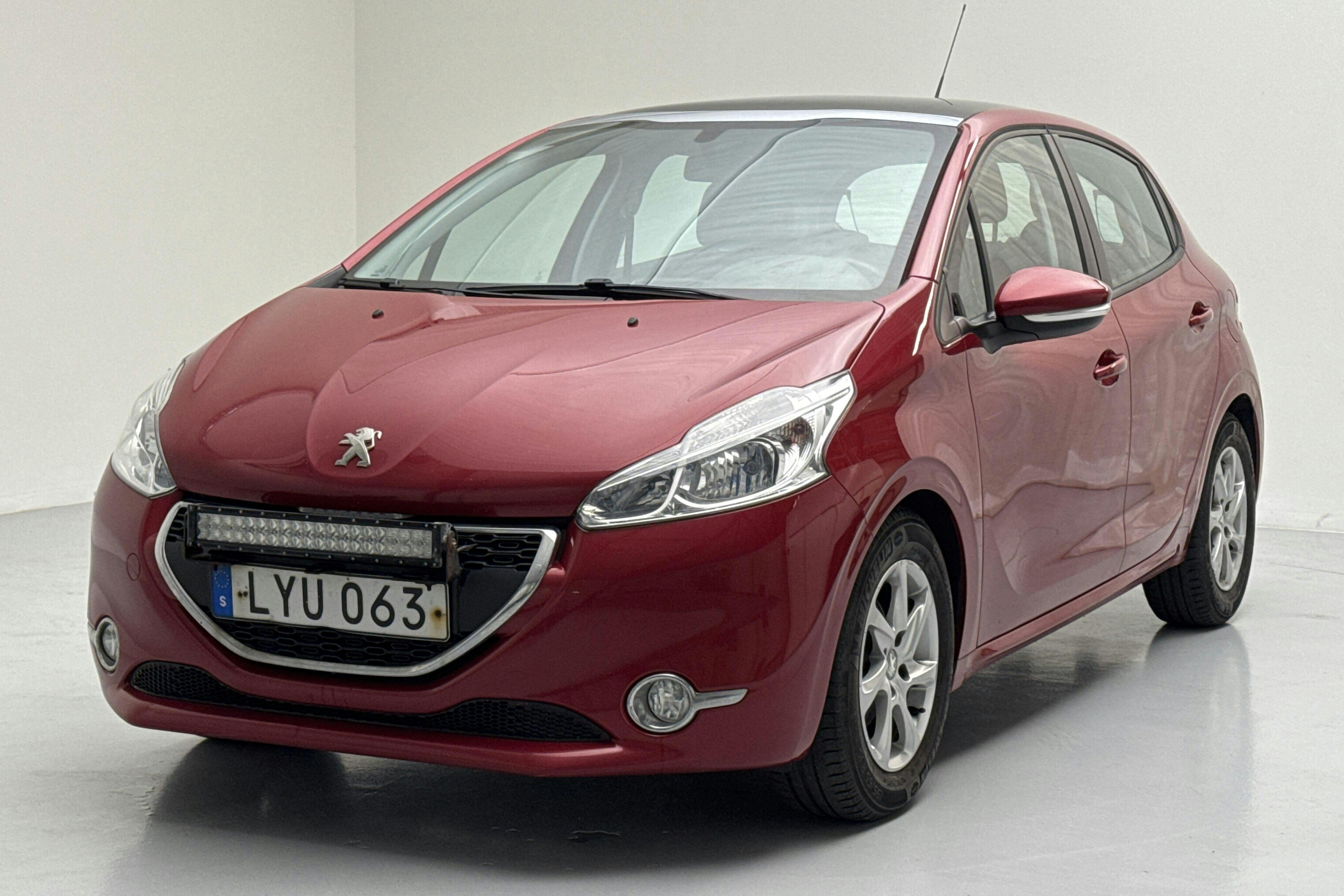 Peugeot 208 1.6 e-HDi 5dr (92hk) - 155 710 km - Manual - Dark Red - 2014