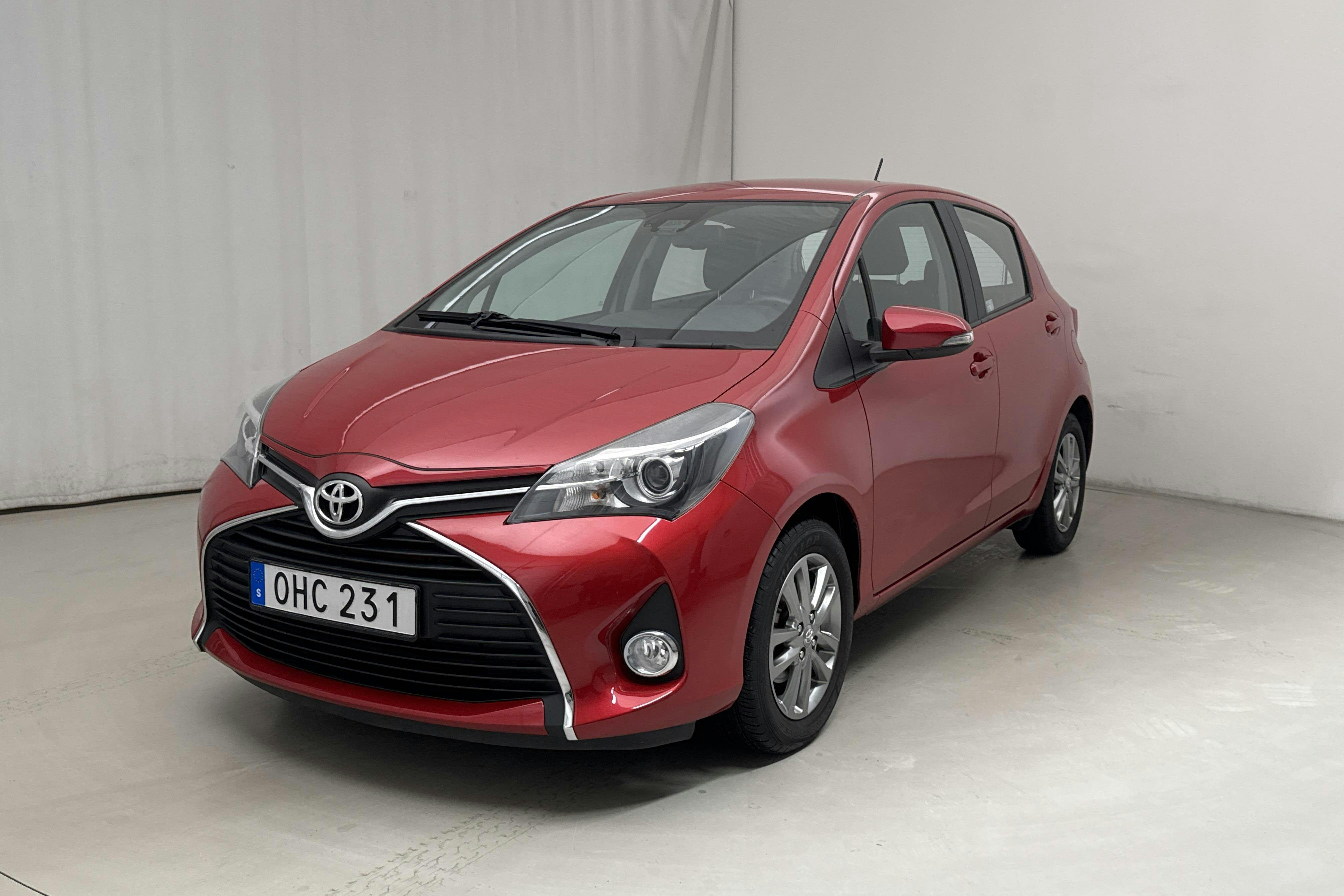 Toyota Yaris 1.33 5dr (100hk) - 8 440 km - Automatic - Dark Red - 2017