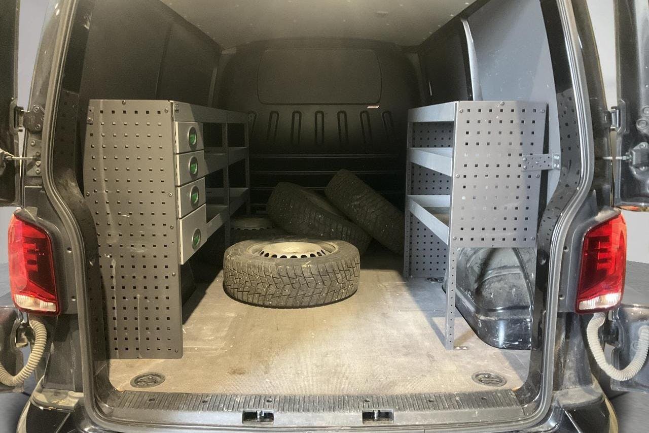 VW Transporter T6 2.0 TDI BMT Skåp (150hk) - 12 541 mil - Automat - svart - 2021
