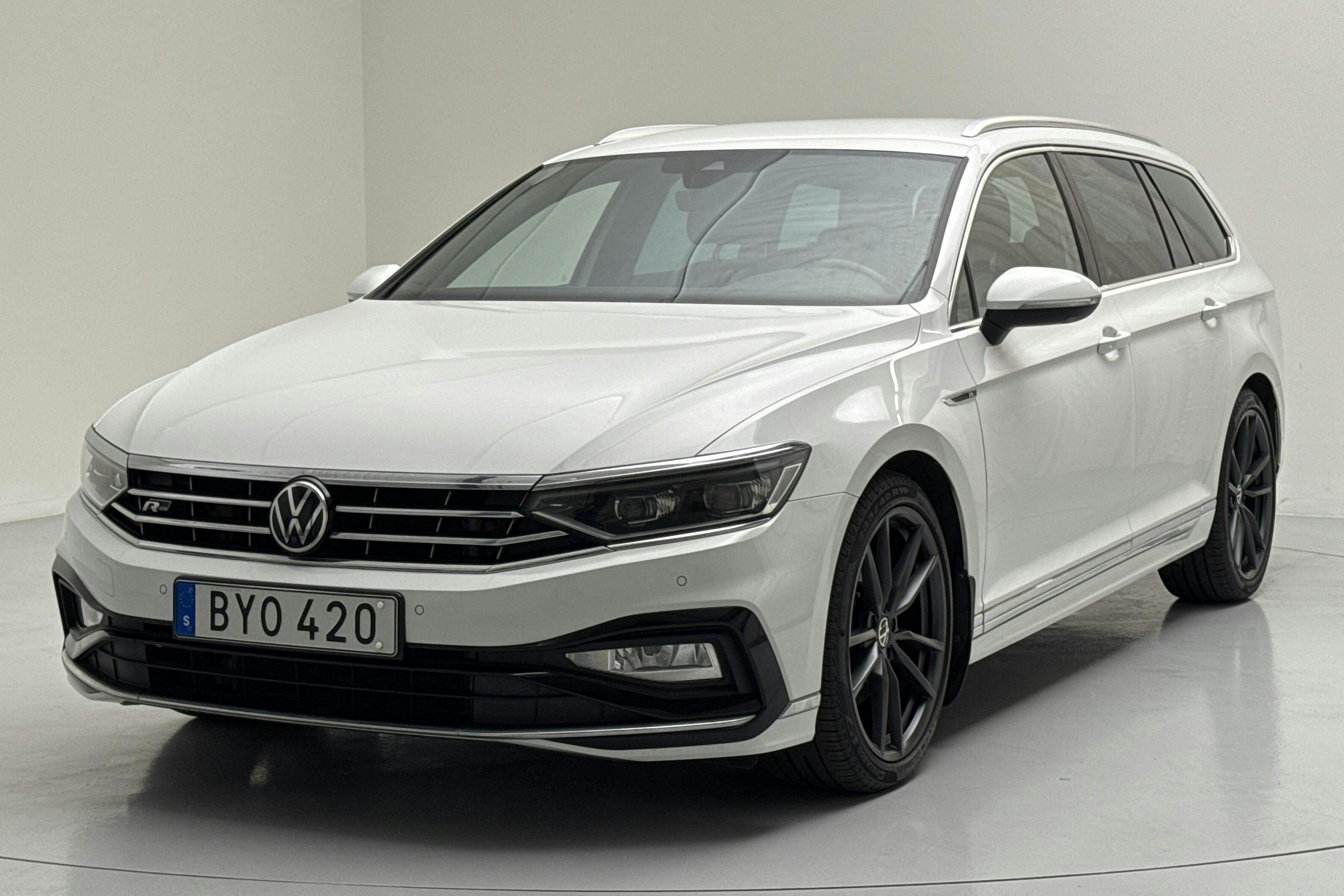VW Passat 2.0 TDI Sportscombi 4Motion (200hk) - 6 644 mil - Automat - vit - 2021