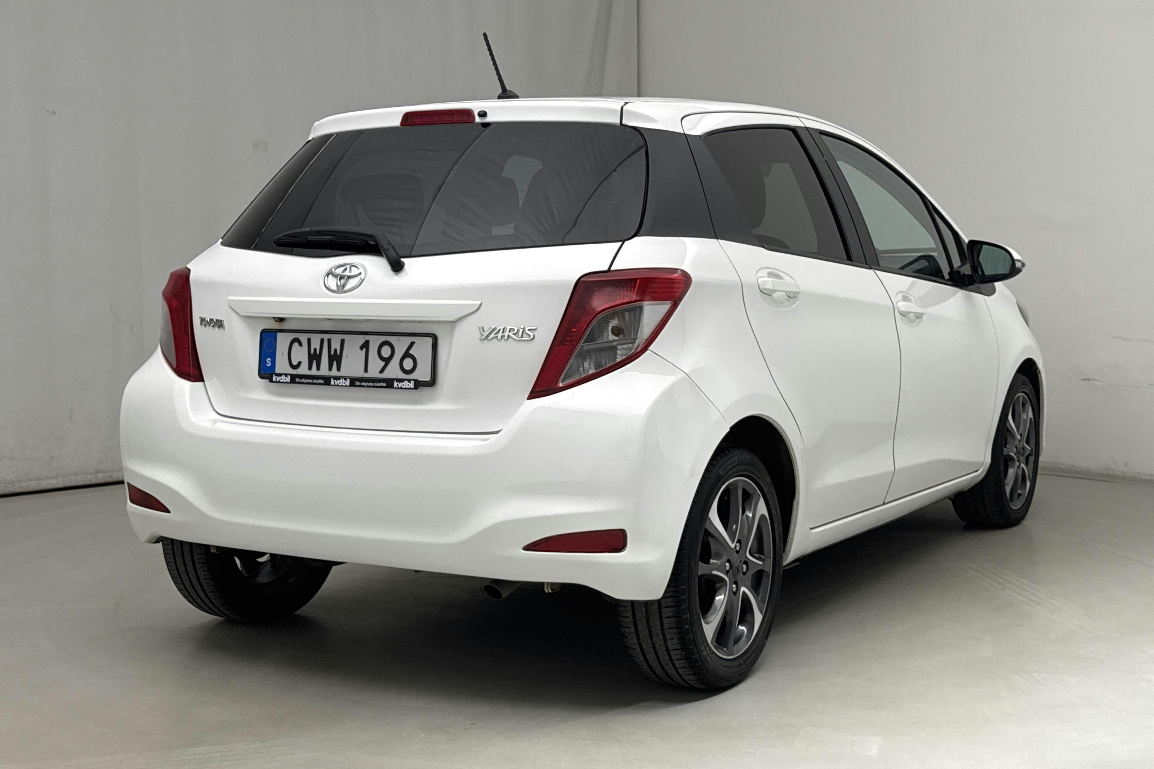 Toyota Yaris 1.33 5dr (100hk) - 171 060 km - Manual - white - 2014