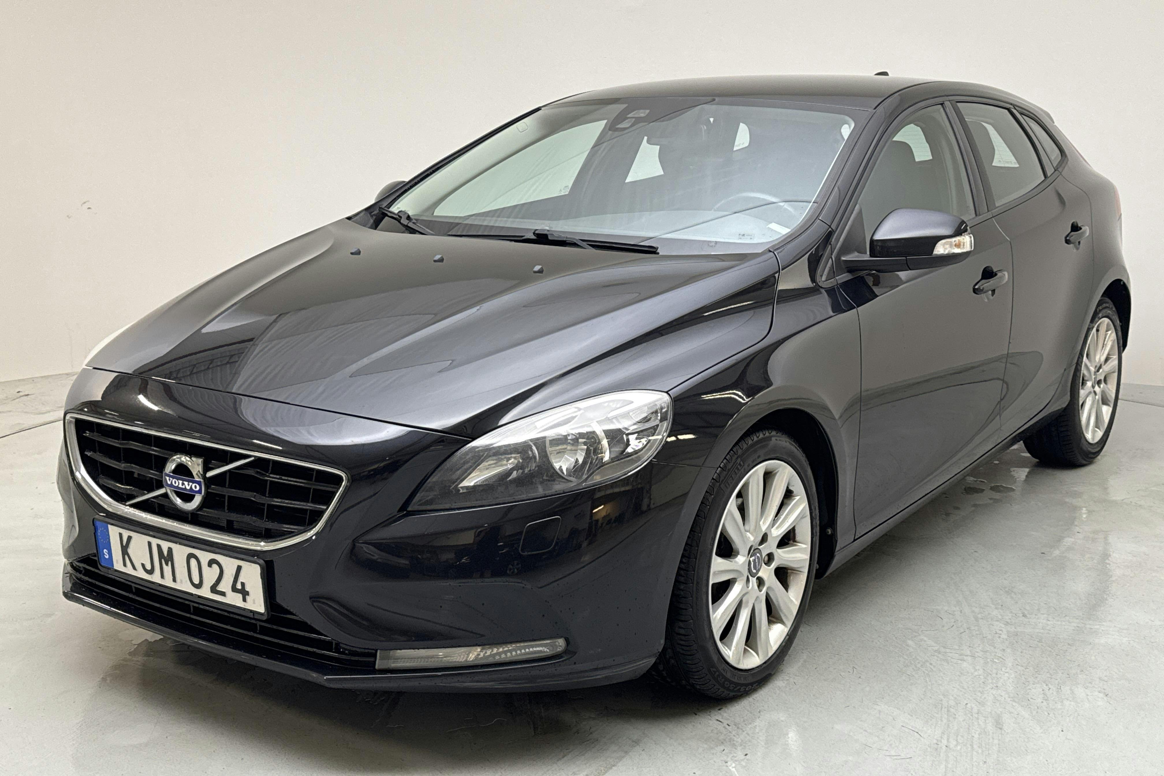 Volvo V40 D2 (115hk) - 18 503 mil - Manuell - svart - 2014