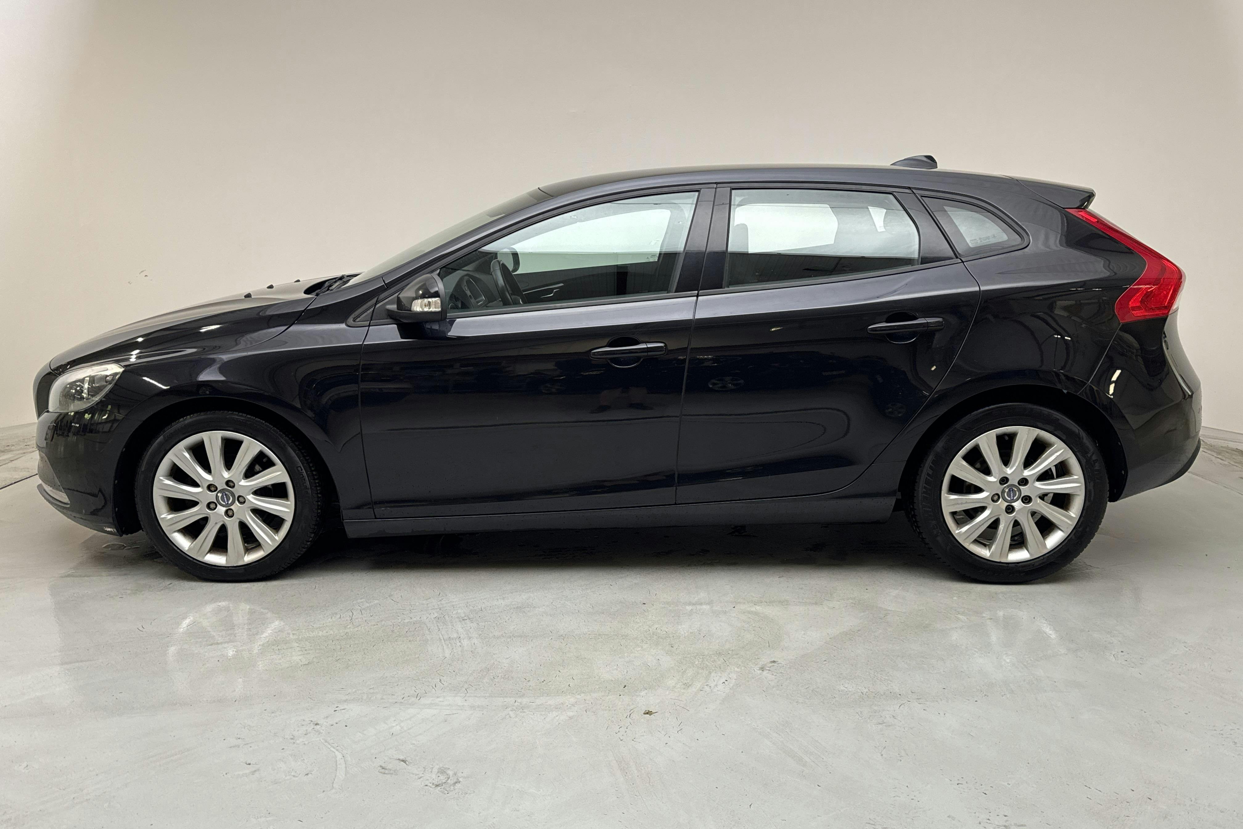Volvo V40 D2 (115hk) - 18 503 mil - Manuell - svart - 2014