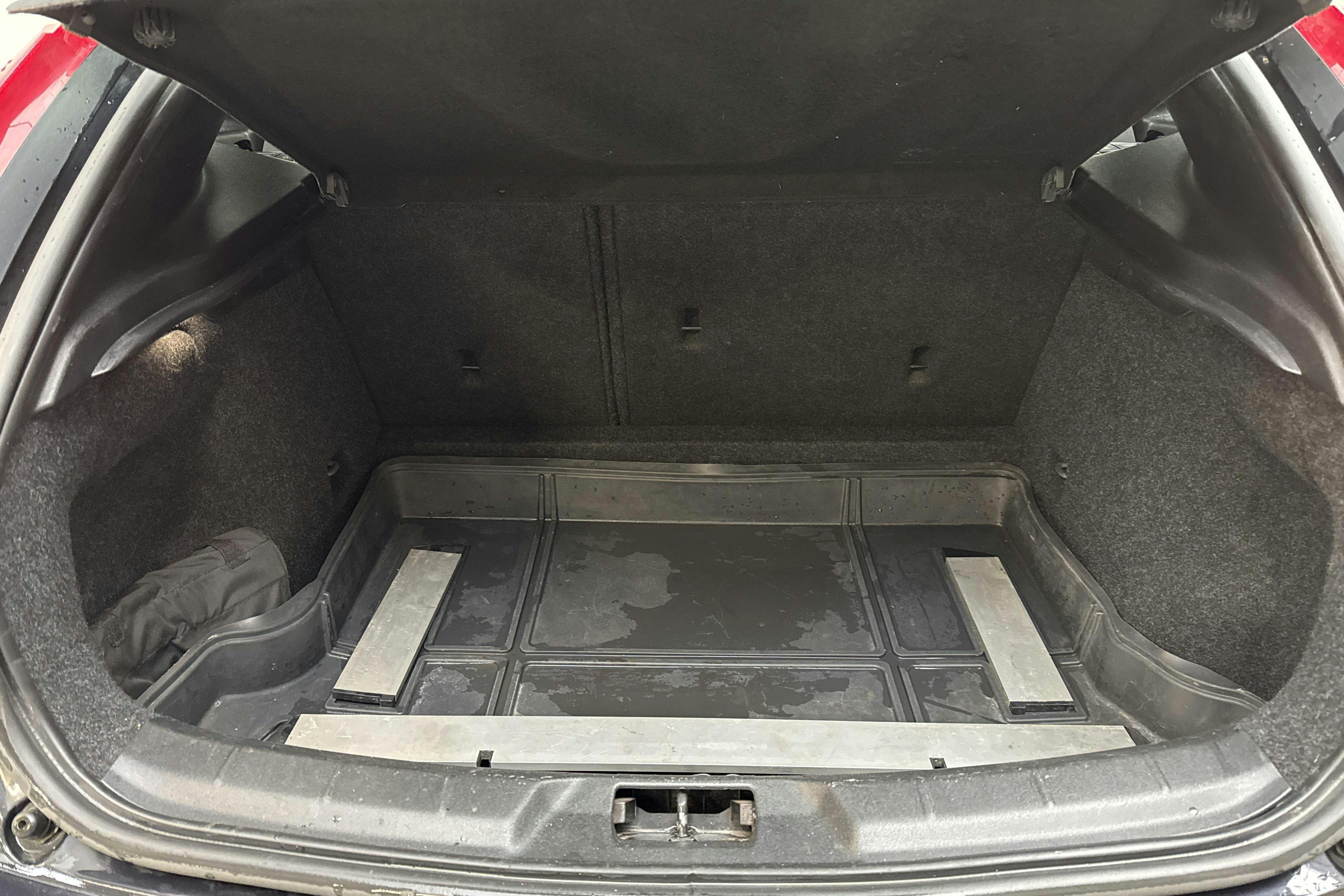 Volvo V40 D2 (115hk) - 18 503 mil - Manuell - svart - 2014