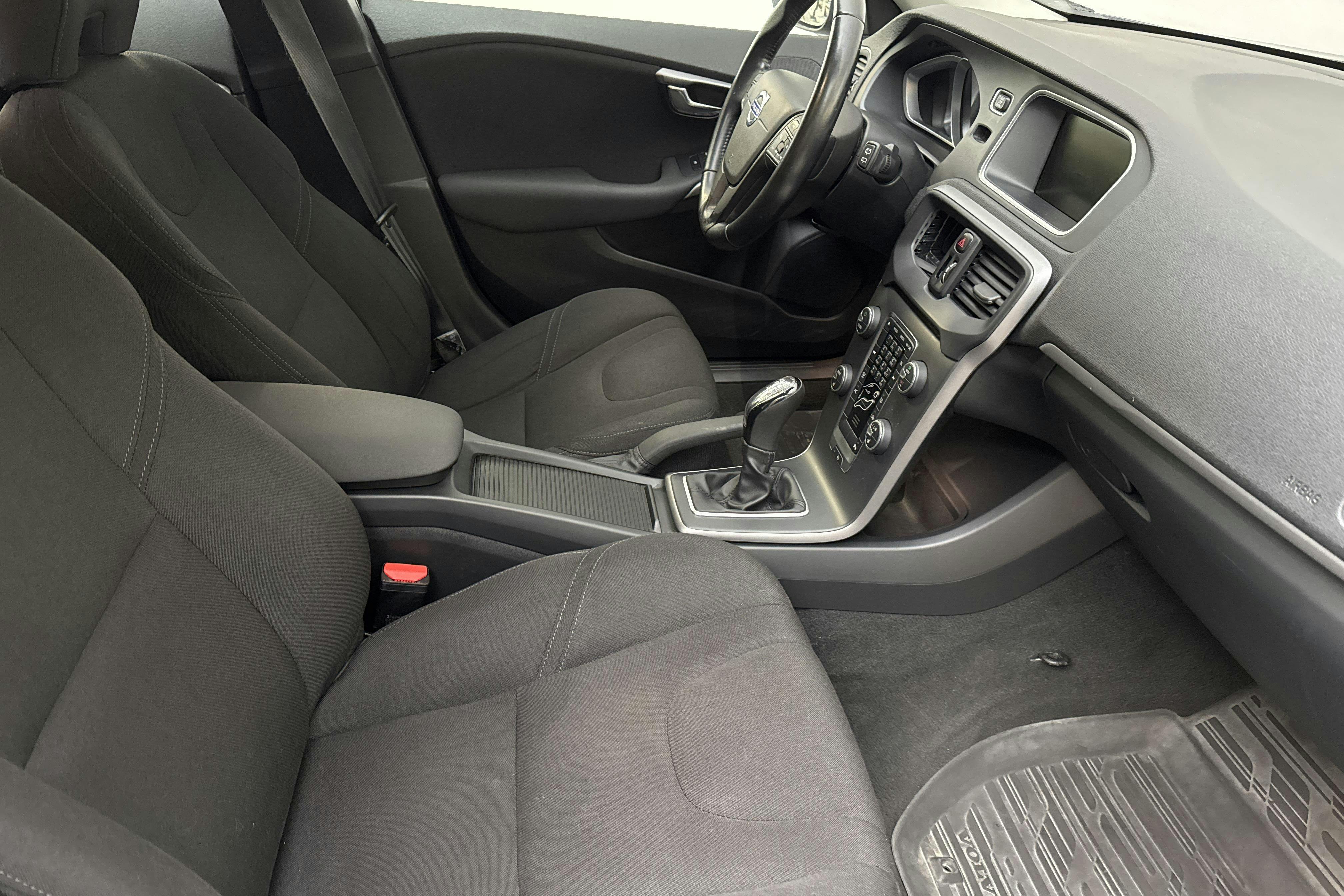 Volvo V40 D2 (115hk) - 18 503 mil - Manuell - svart - 2014