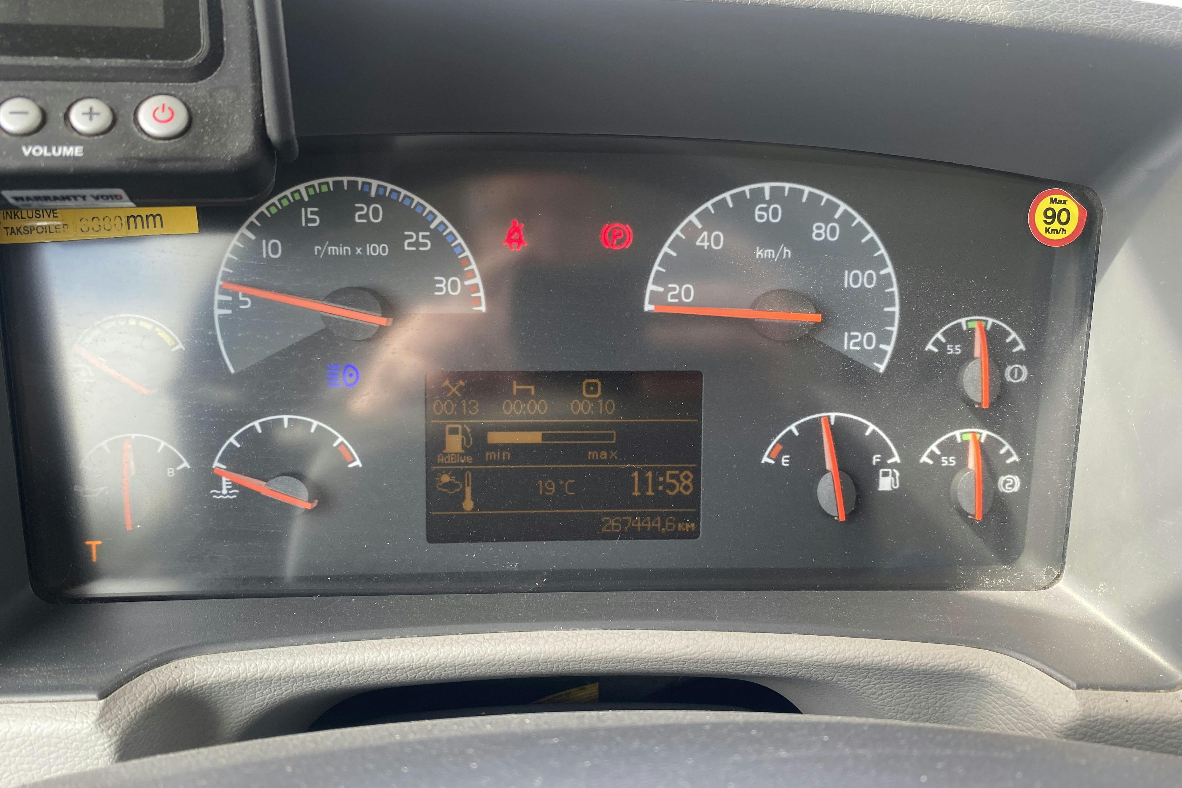 VOLVO FL240 - 267 444 km - Automat - vit - 2011